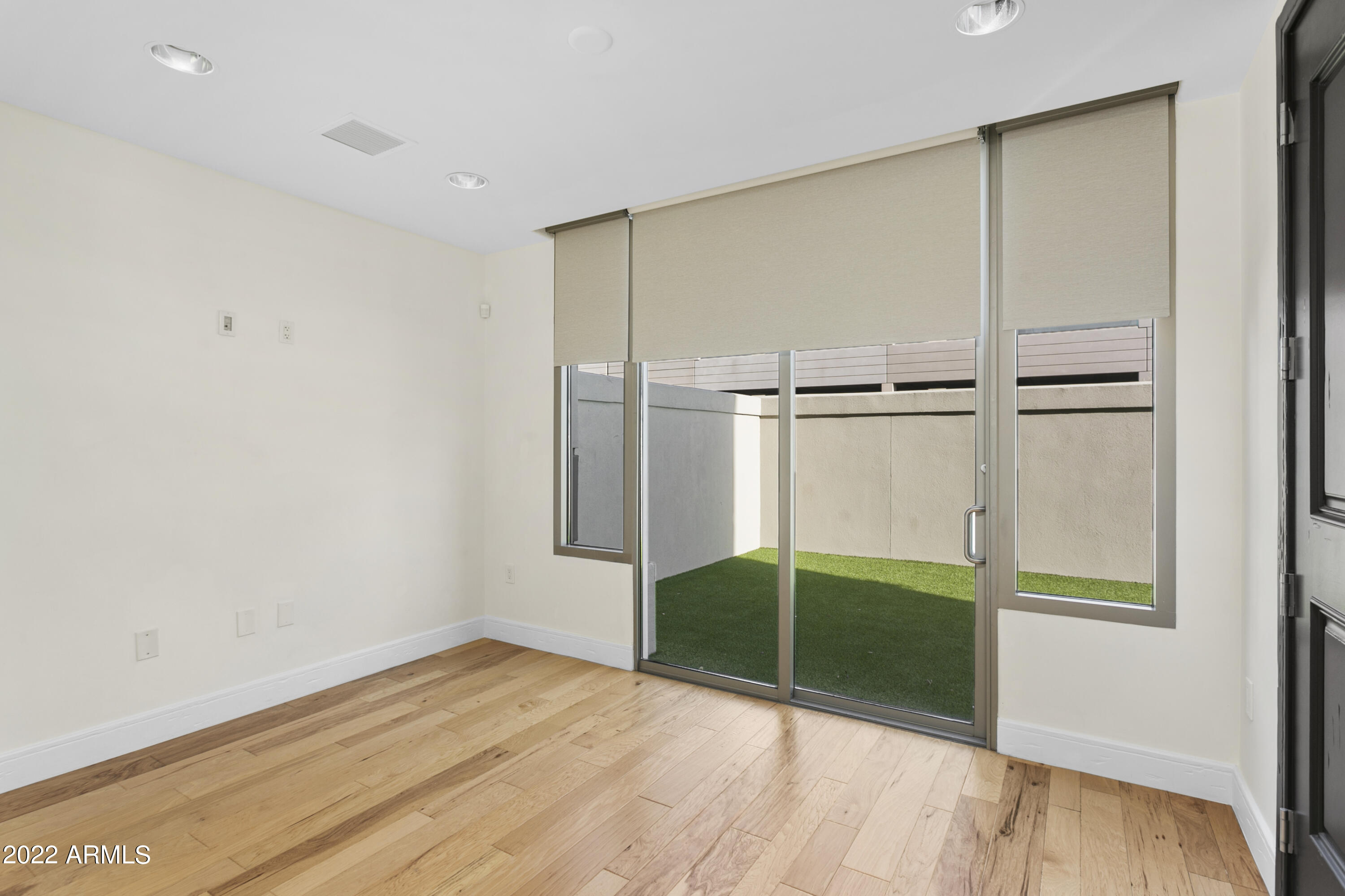 2211 E CAMELBACK Road, 105