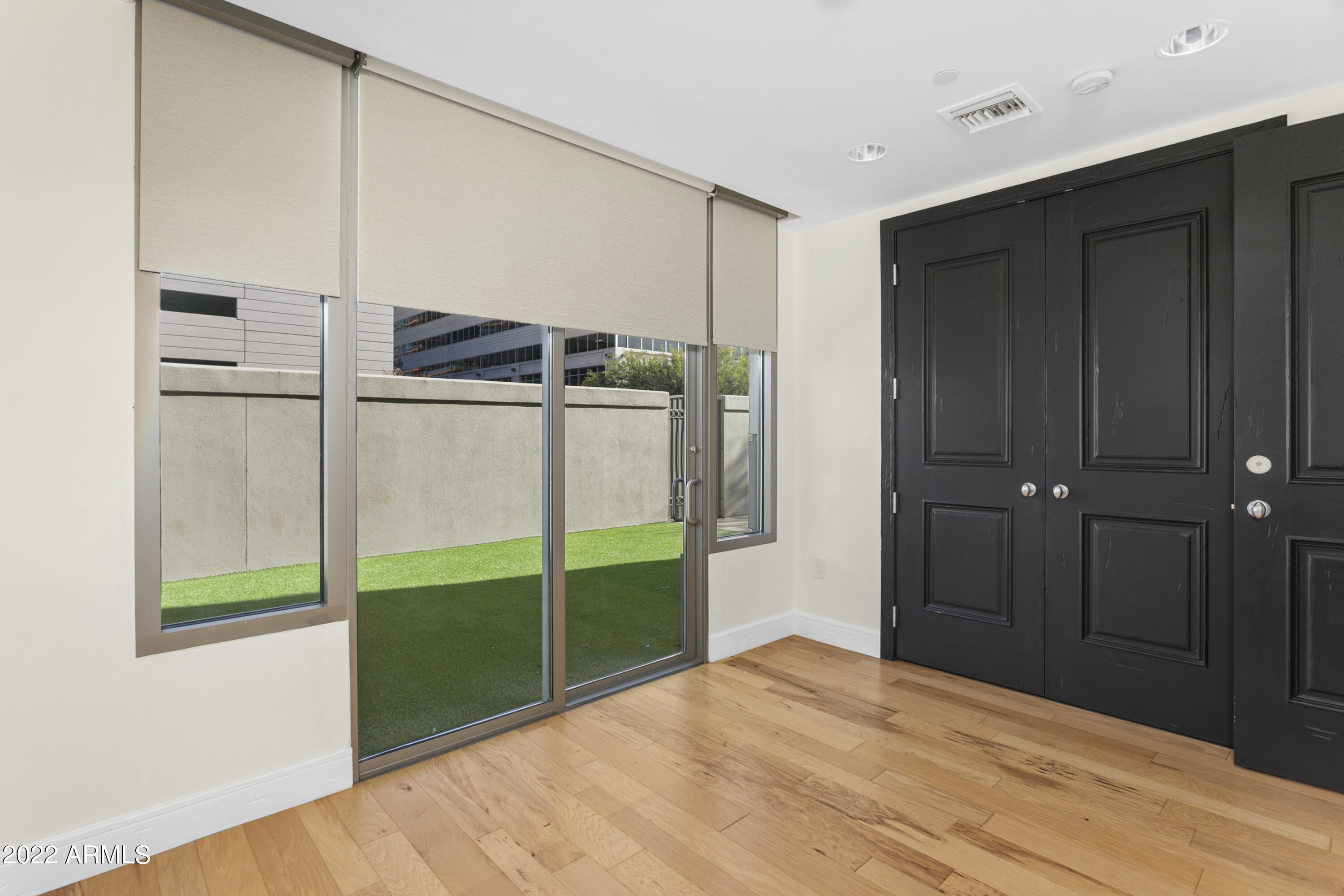 2211 E CAMELBACK Road, 105