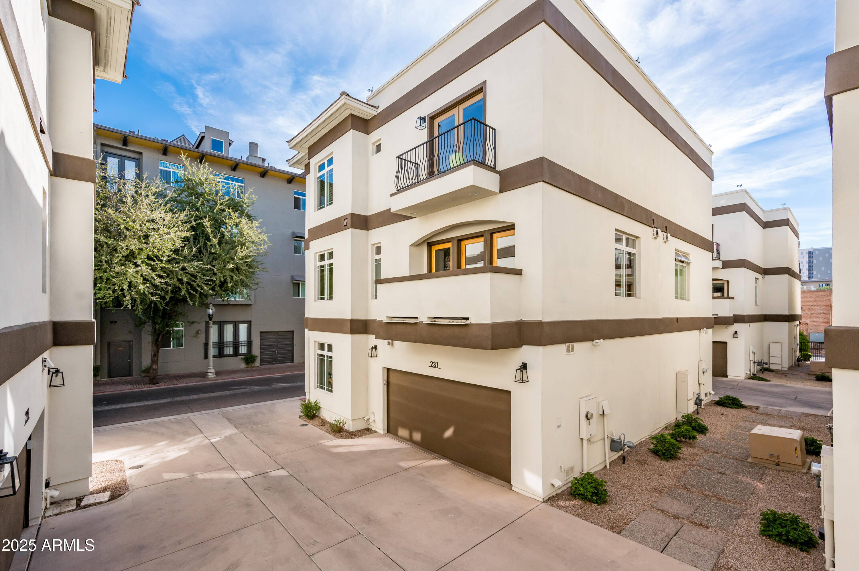 231 W PORTLAND Street
