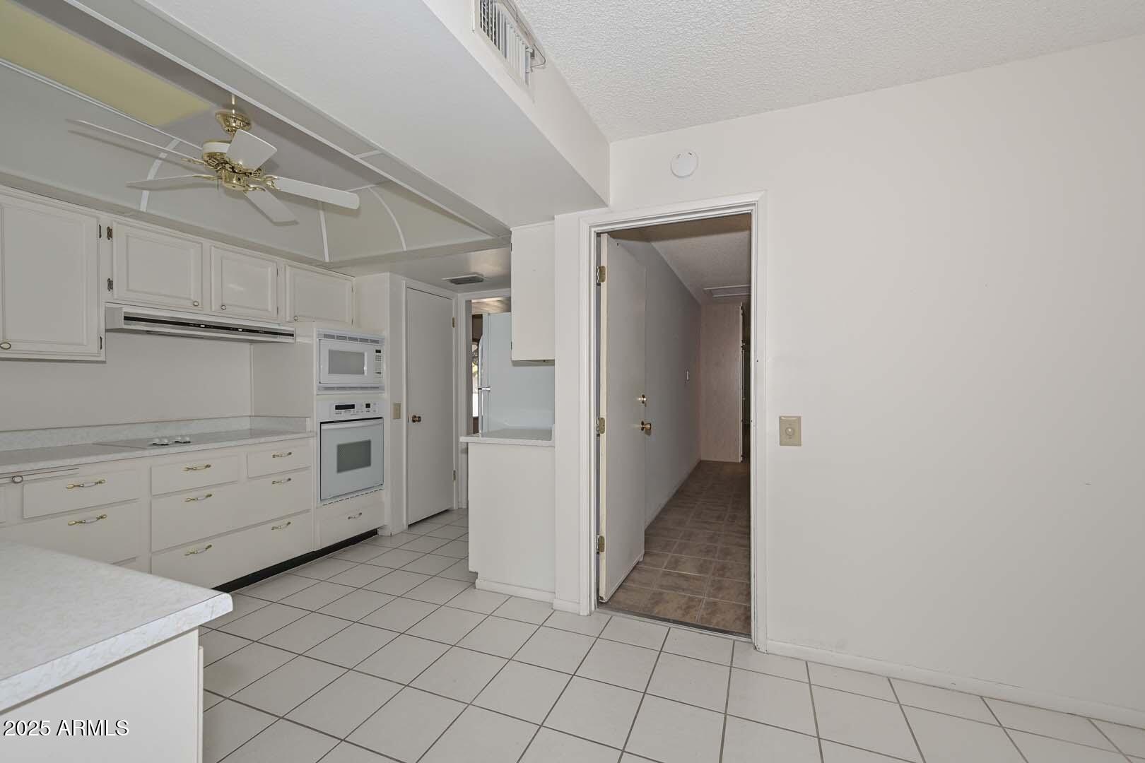 18034 N HIGHWOOD Court