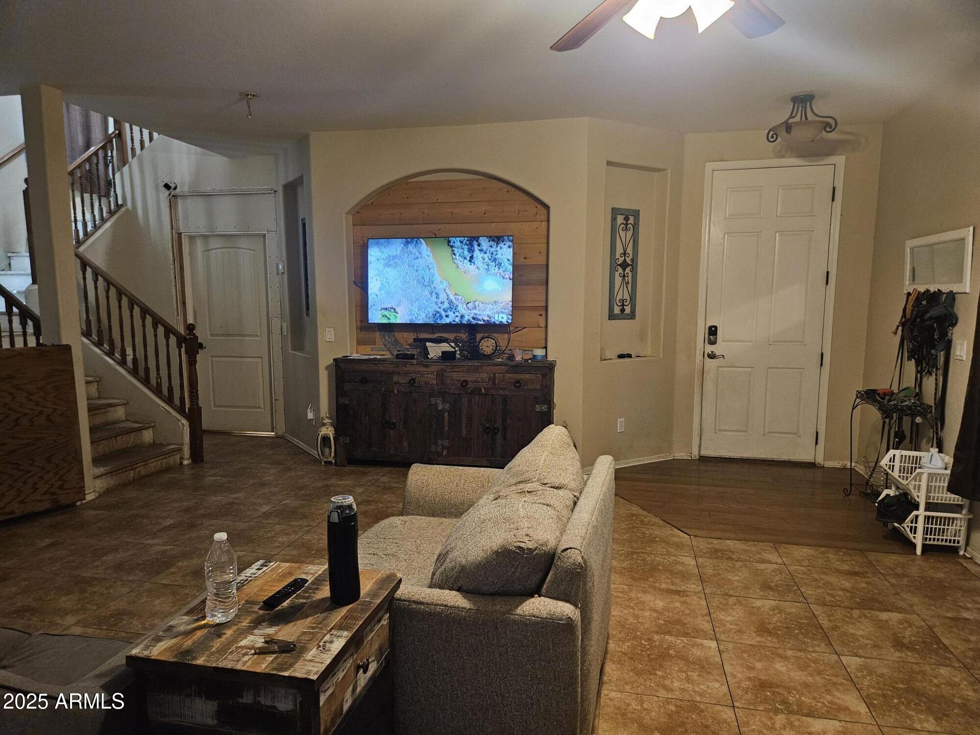 18293 W ELM Street