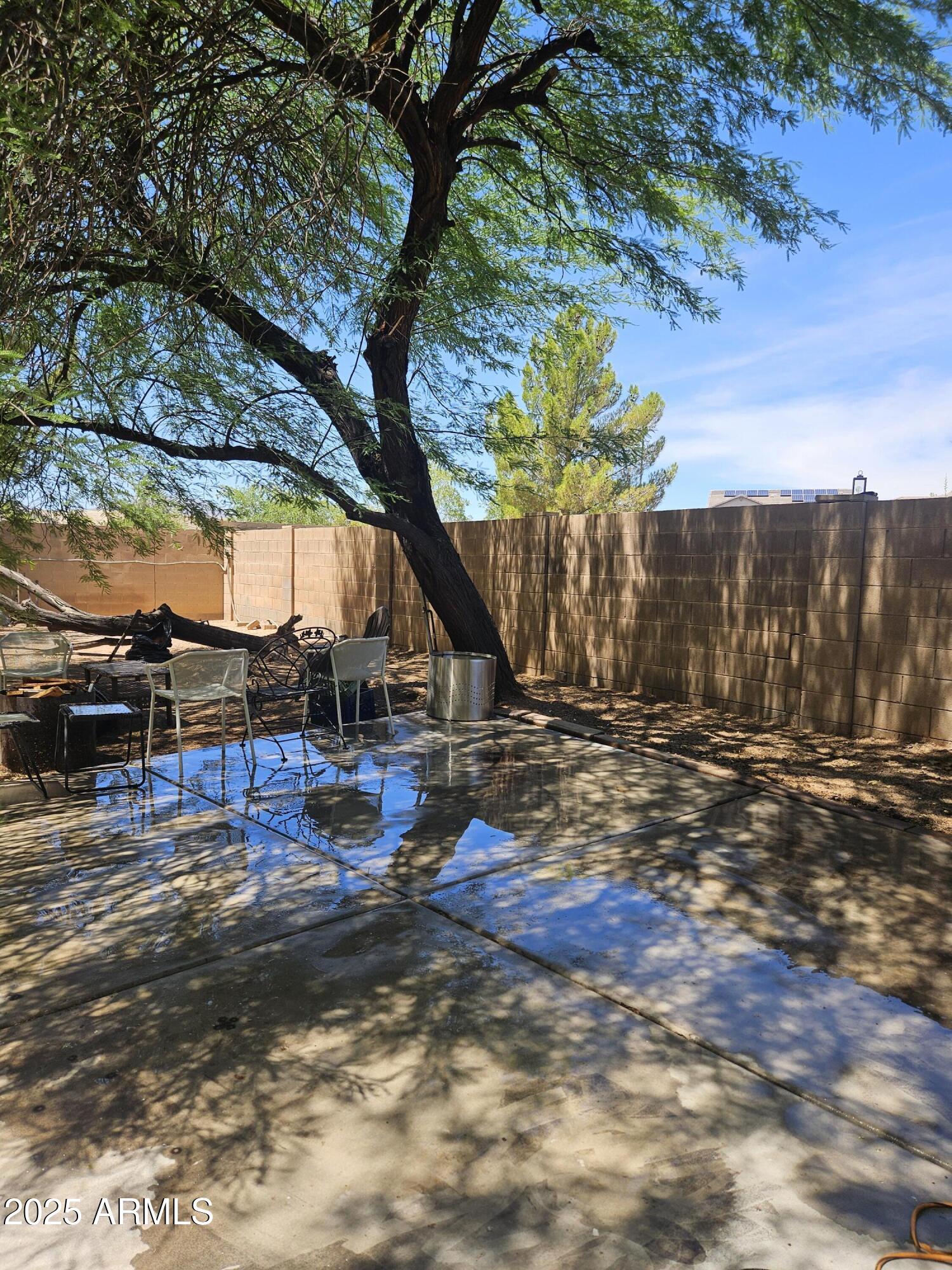 18293 W ELM Street