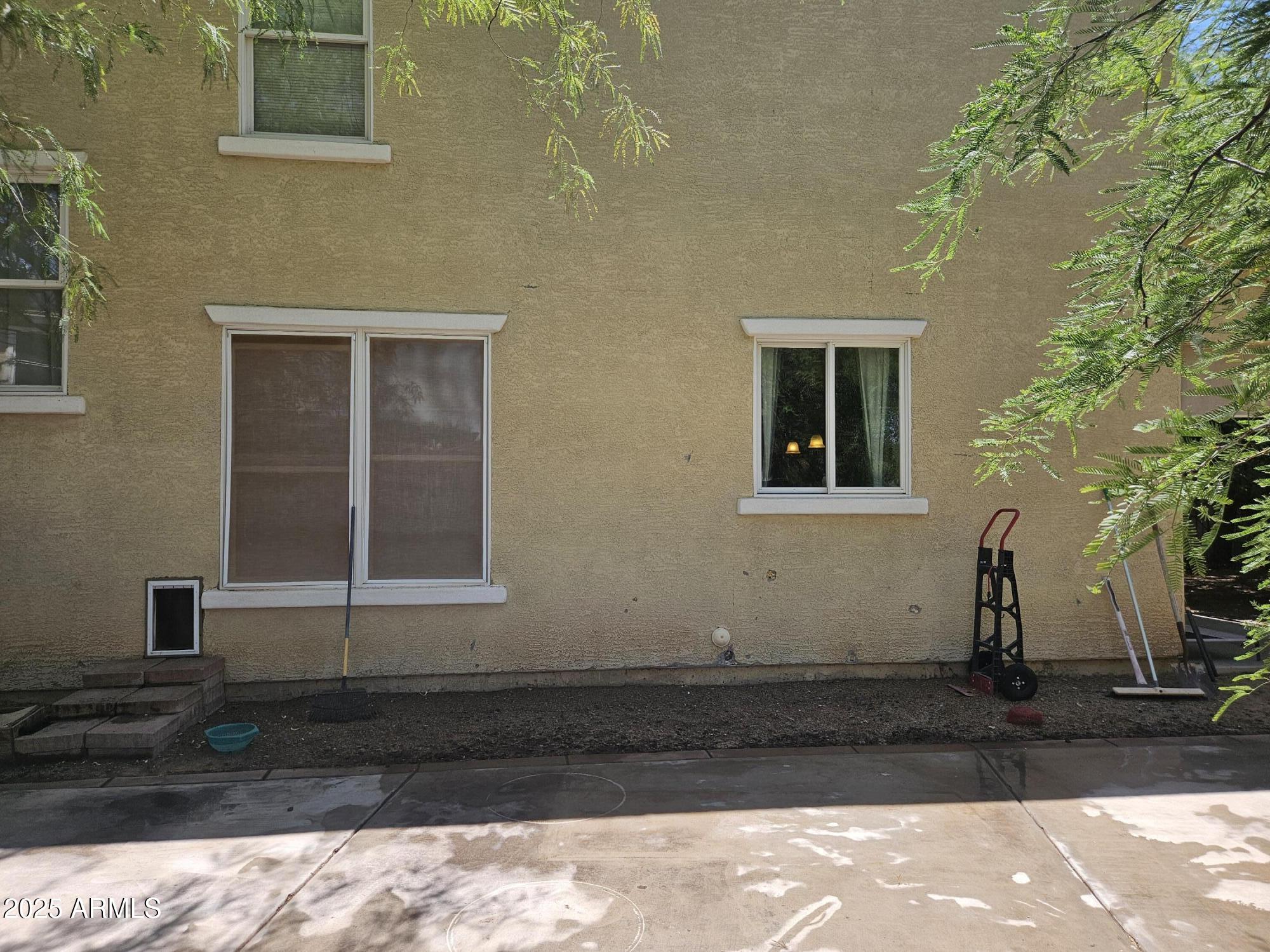 18293 W ELM Street