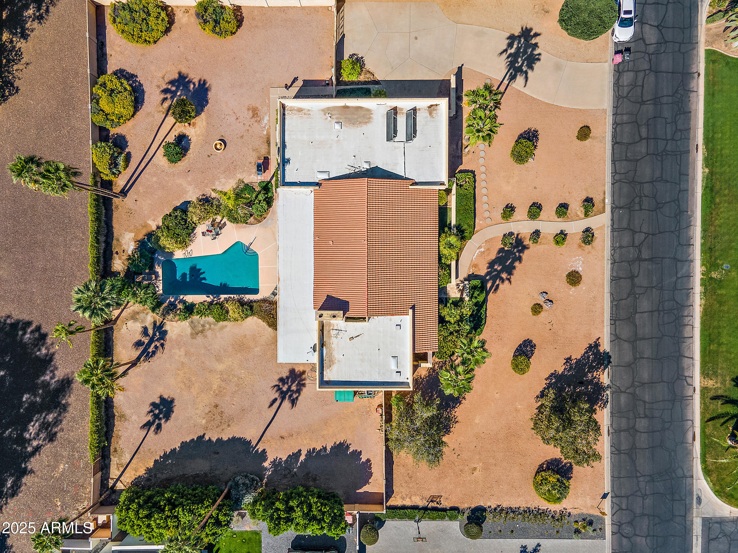 6137 E PARADISE Drive