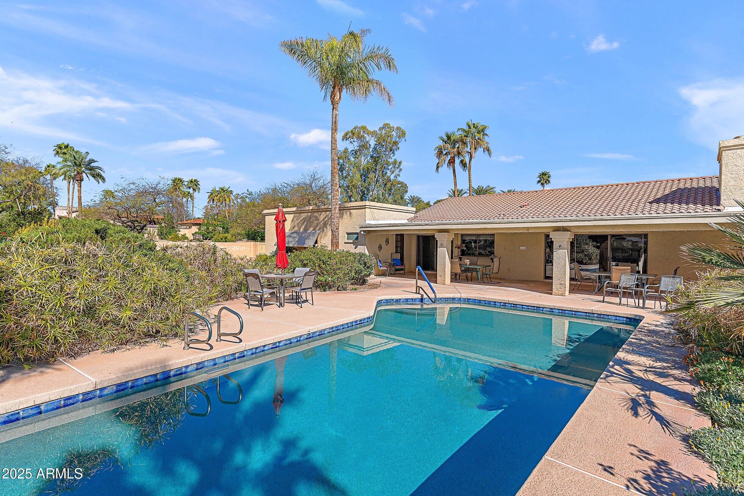 6137 E PARADISE Drive