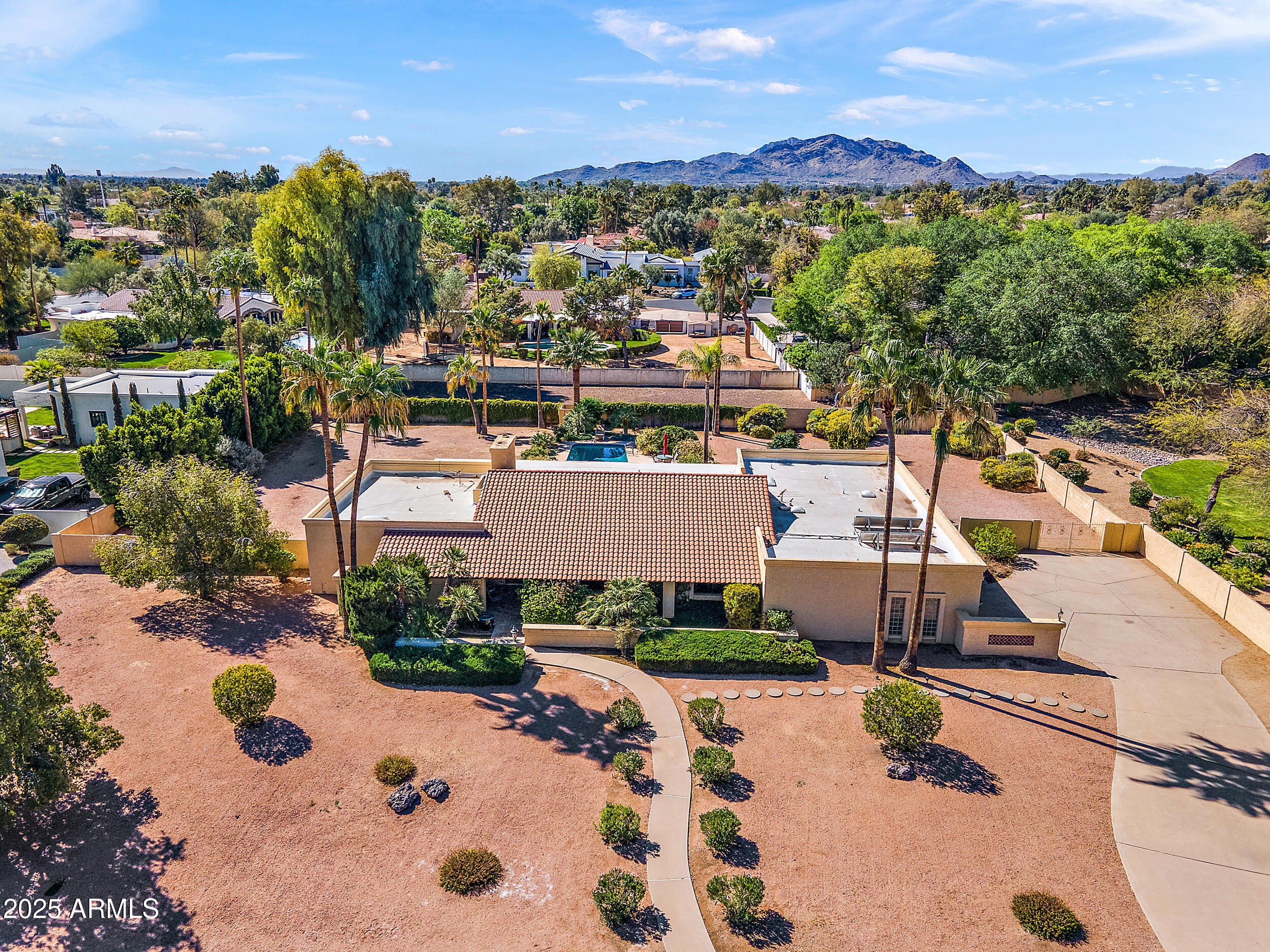 6137 E PARADISE Drive