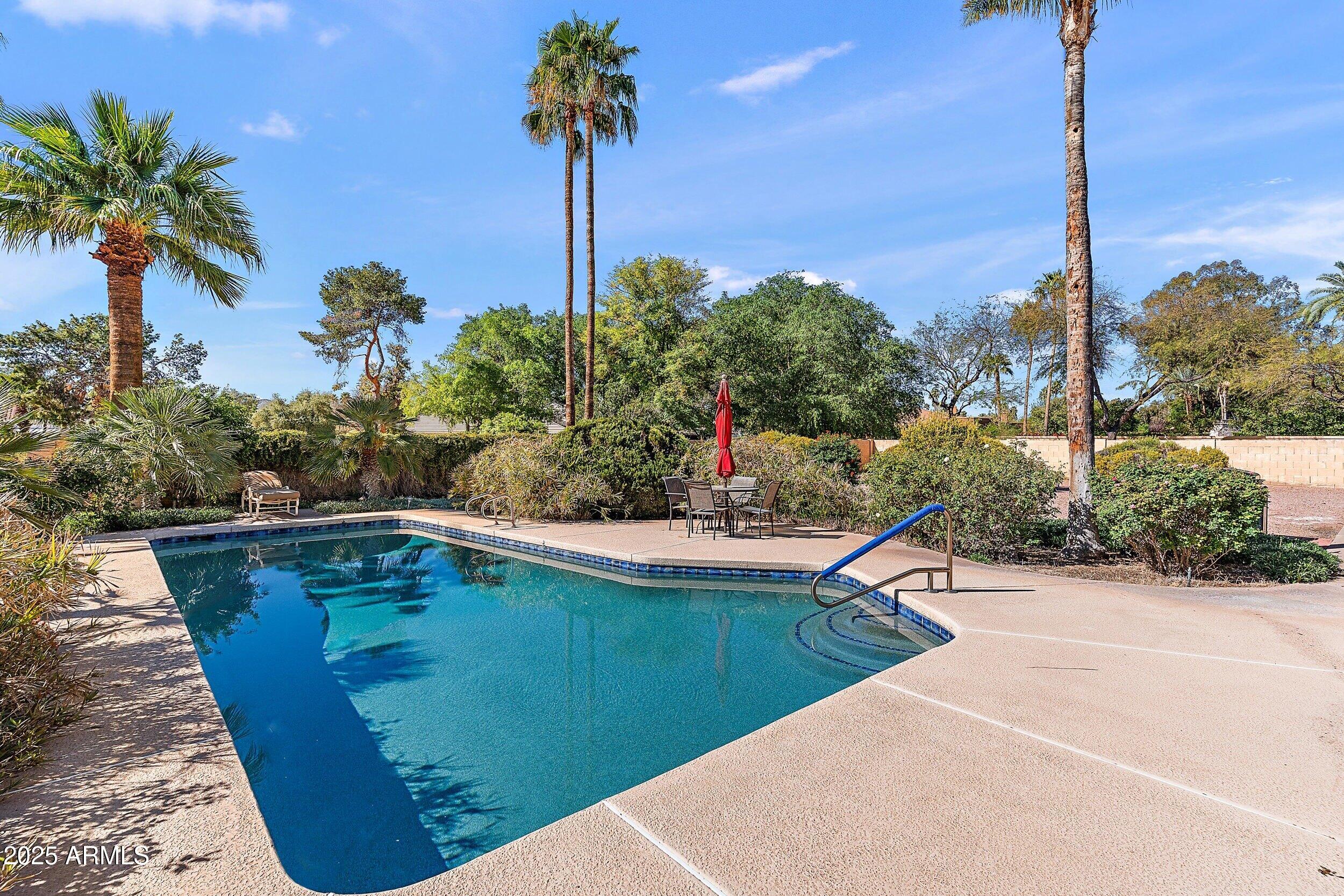 6137 E PARADISE Drive