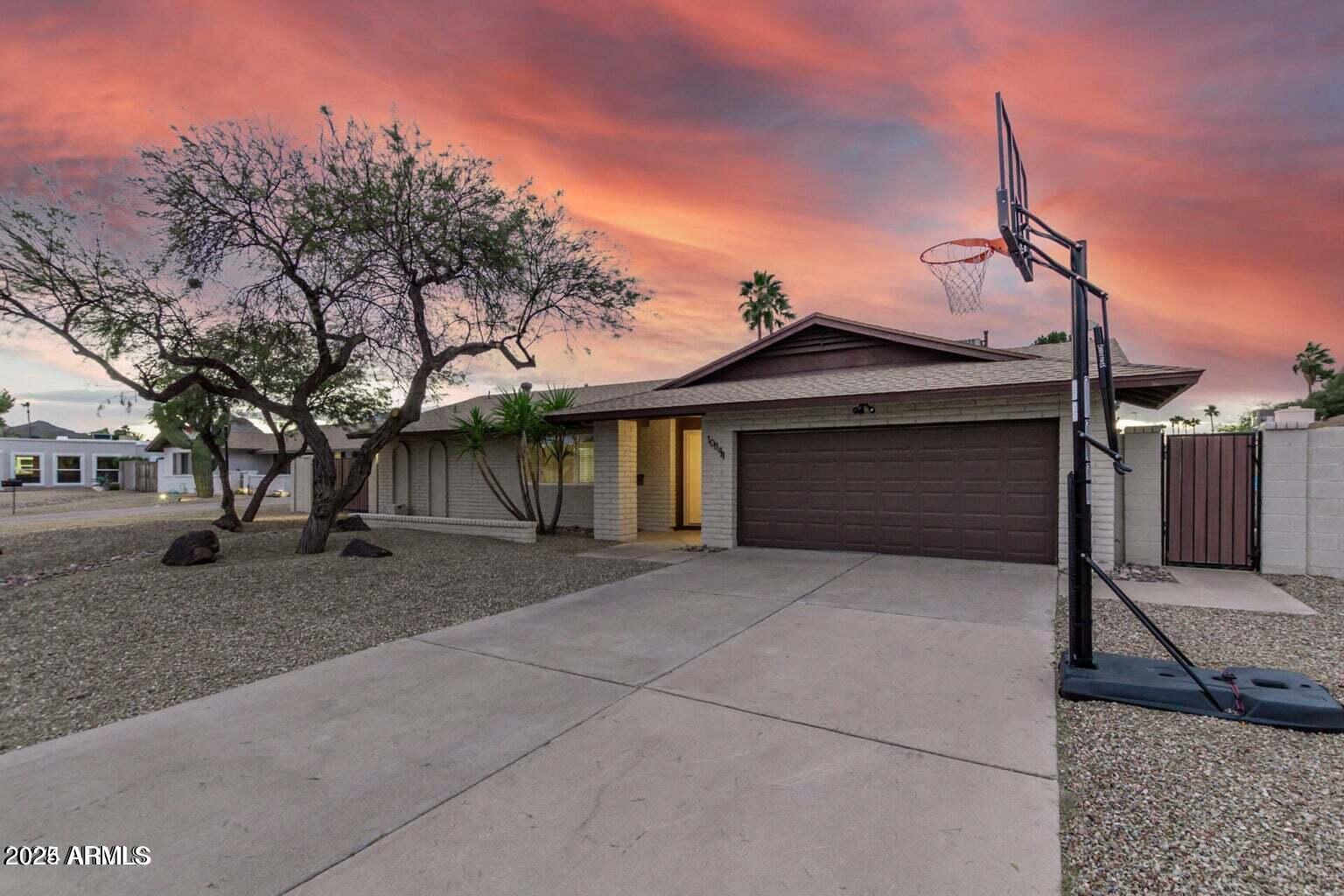 10844 N 37TH Place