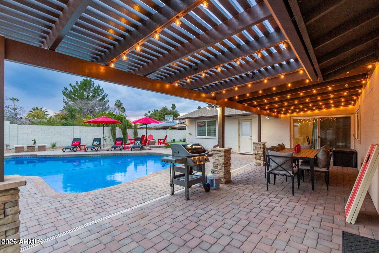 10844 N 37TH Place