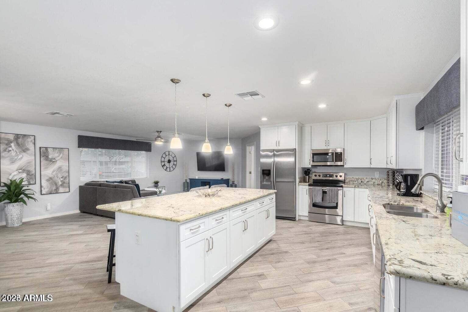 10844 N 37TH Place