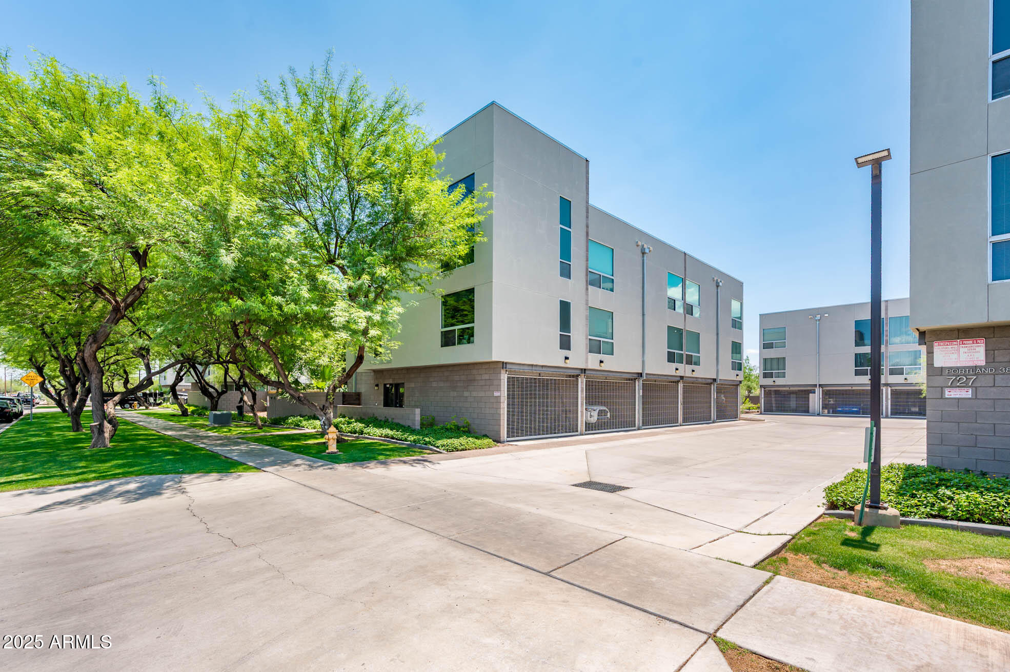 727 E PORTLAND Street 21