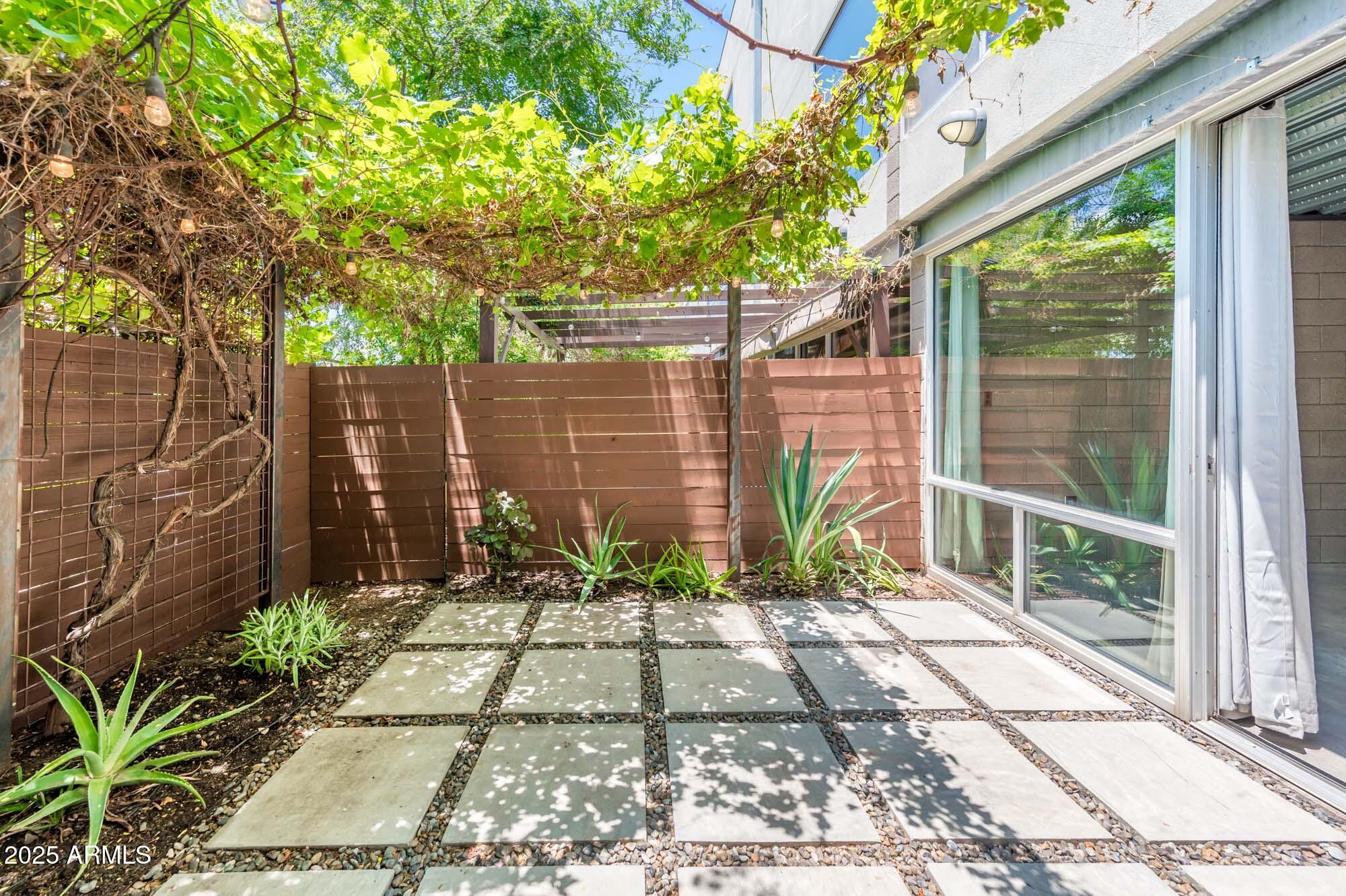 727 E PORTLAND Street 21