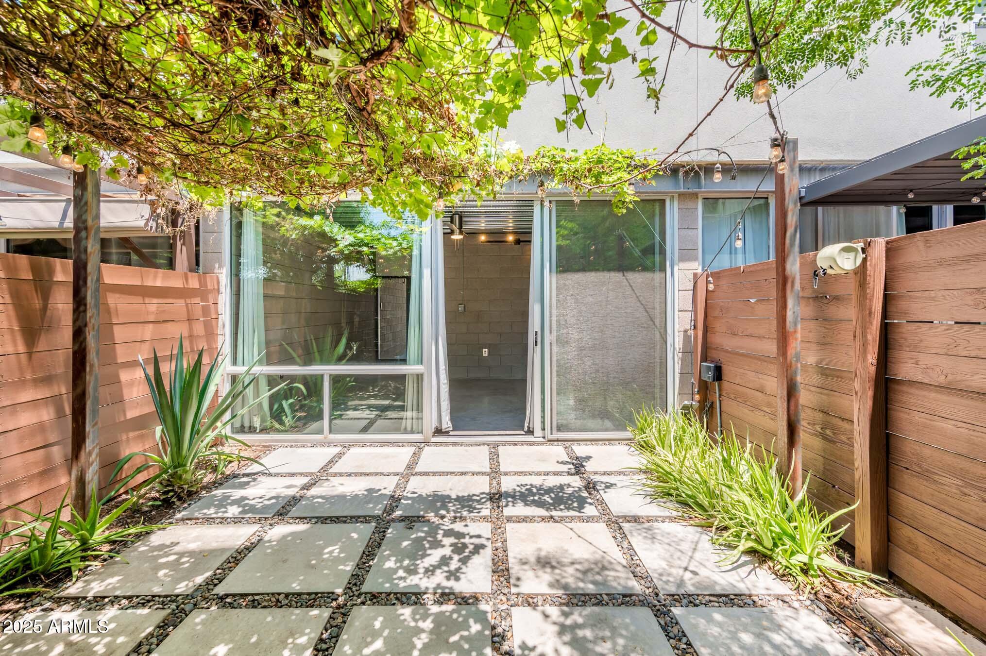 727 E PORTLAND Street 21