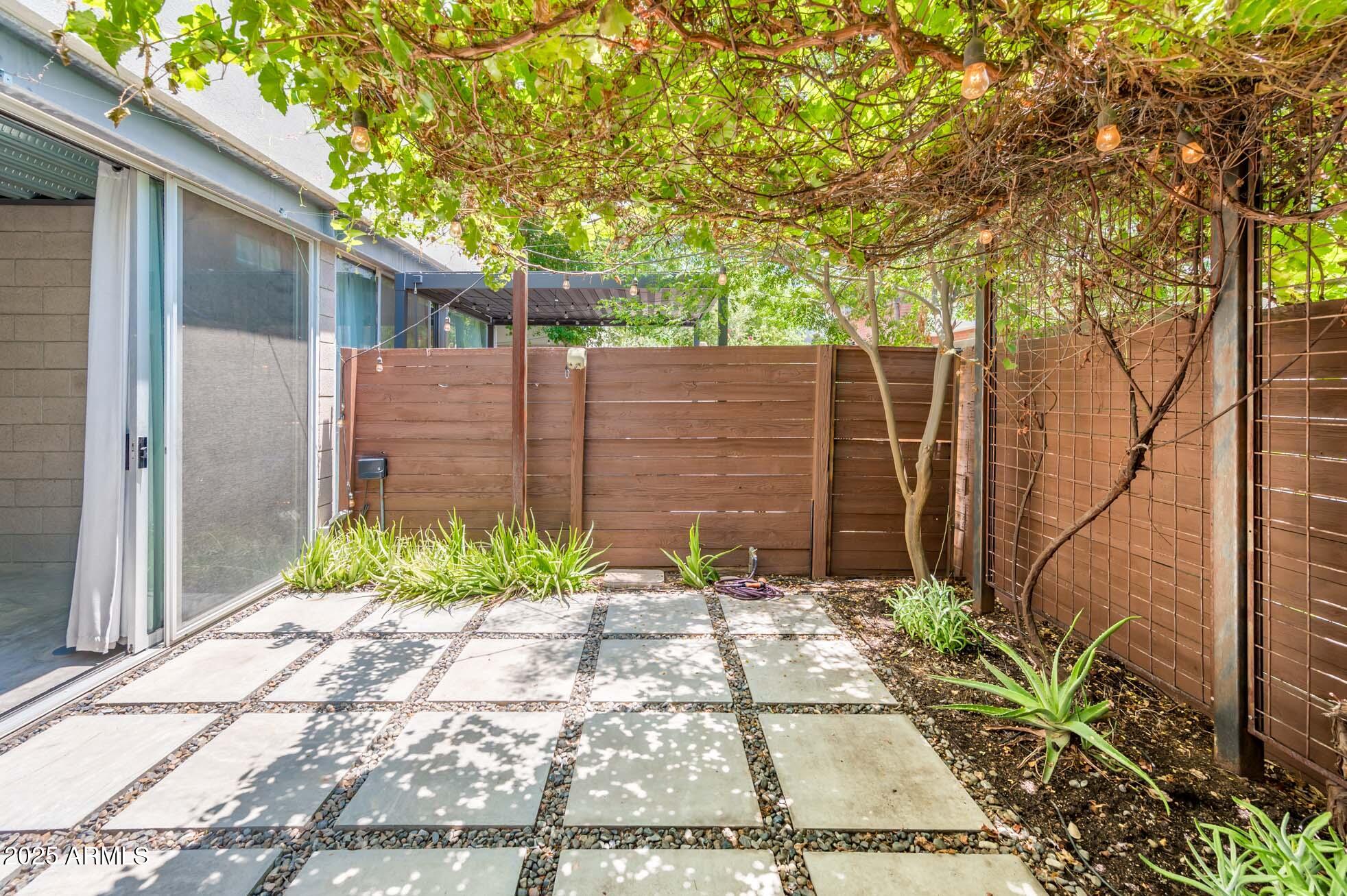727 E PORTLAND Street 21