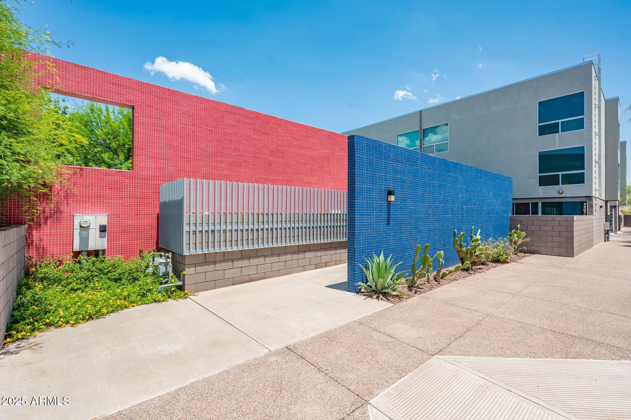 727 E PORTLAND Street 21