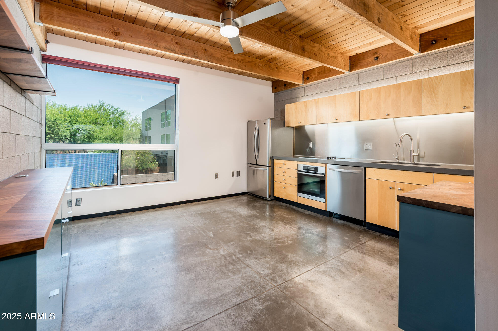 727 E PORTLAND Street 21