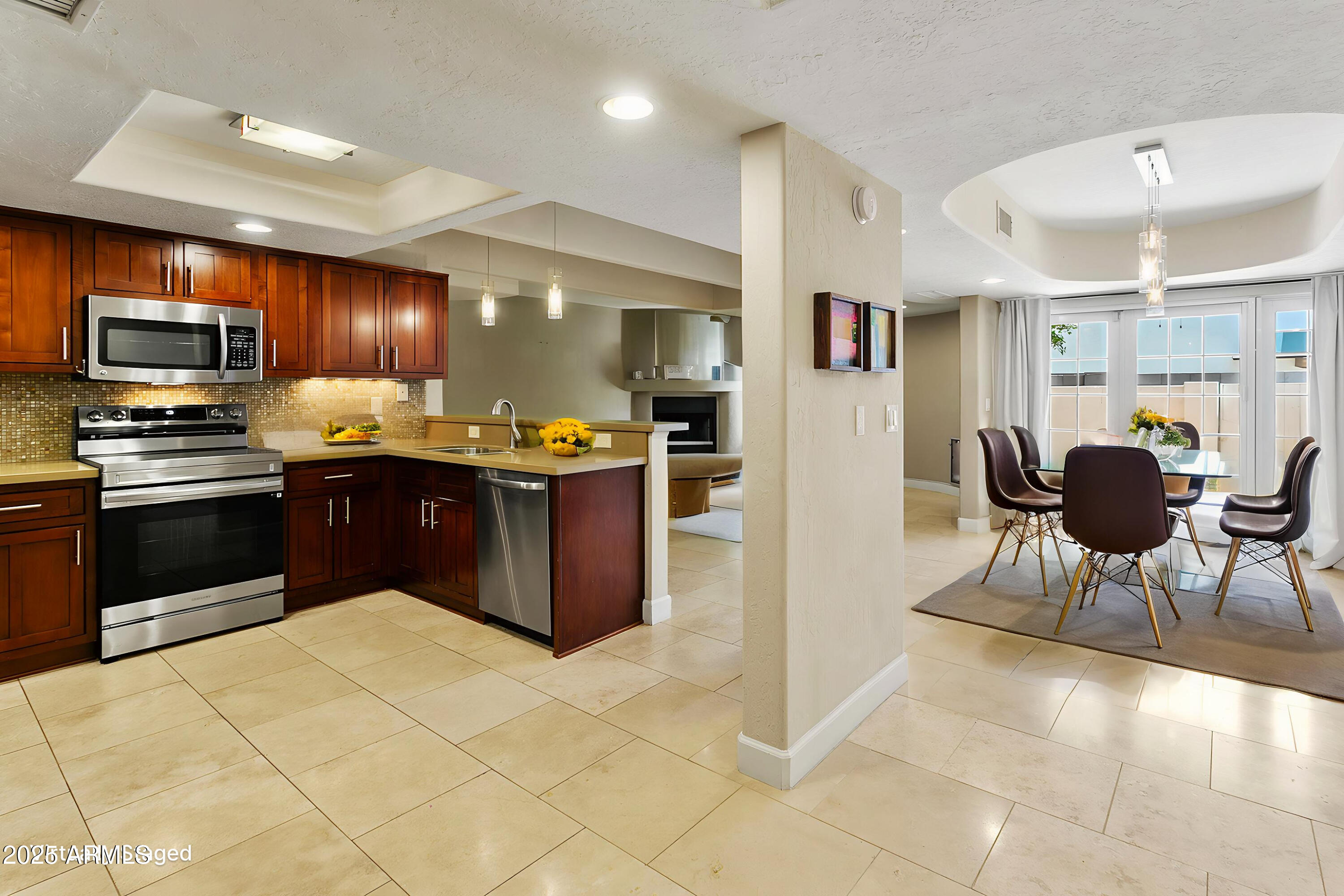 33 W MISSOURI Avenue, 17