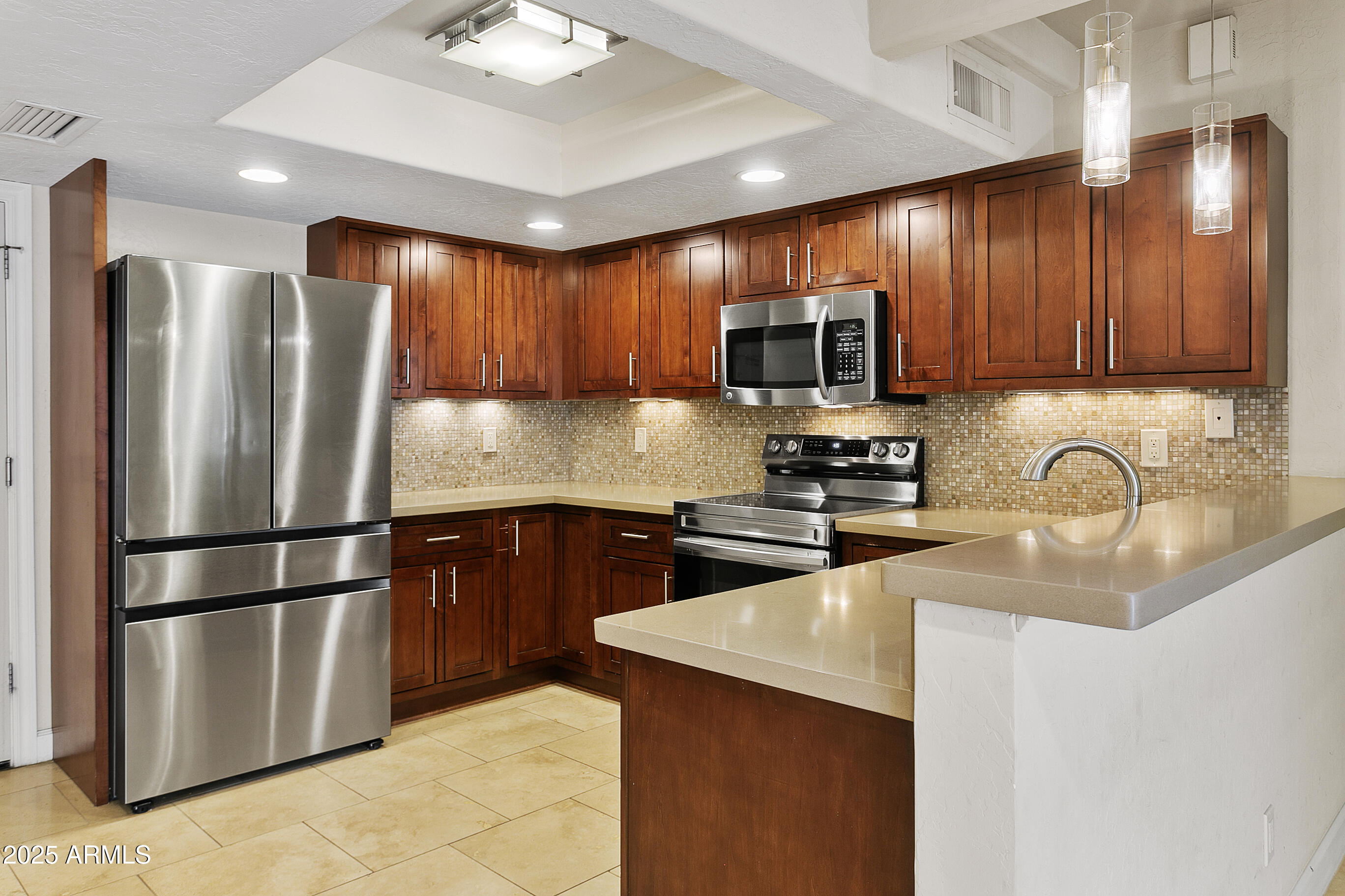 33 W MISSOURI Avenue, 17