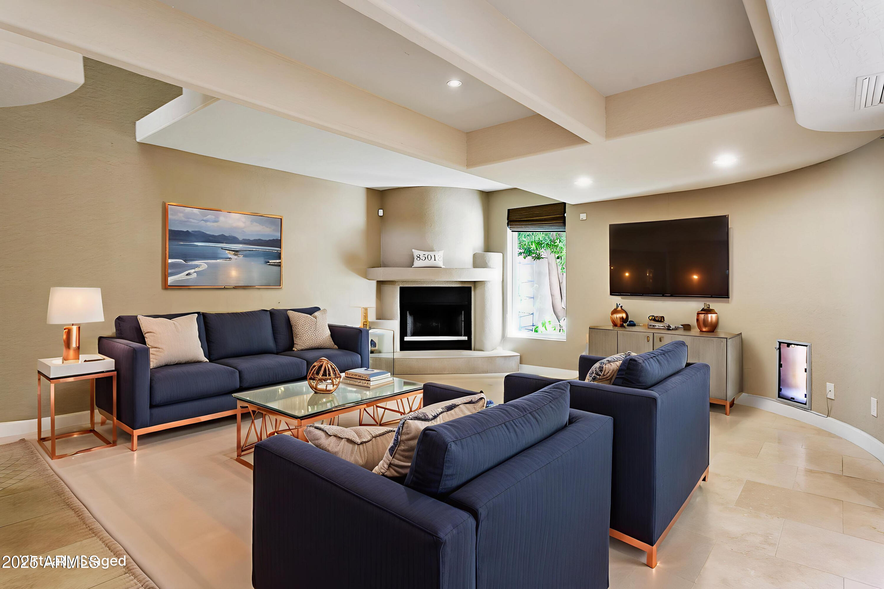 33 W MISSOURI Avenue, 17