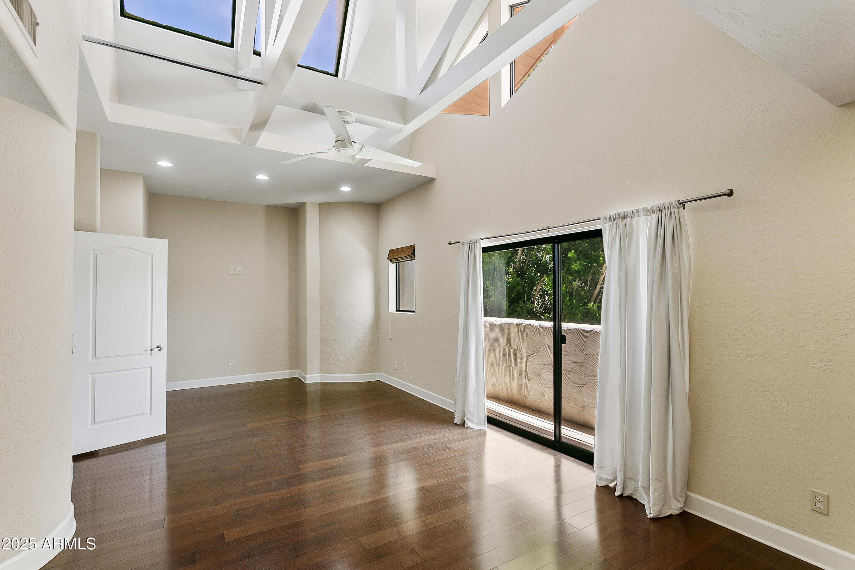 33 W MISSOURI Avenue, 17