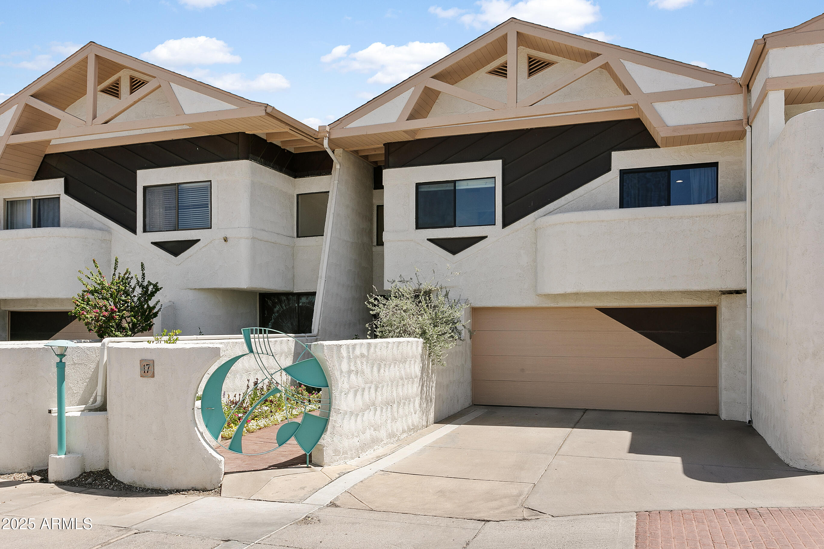 33 W MISSOURI Avenue, 17
