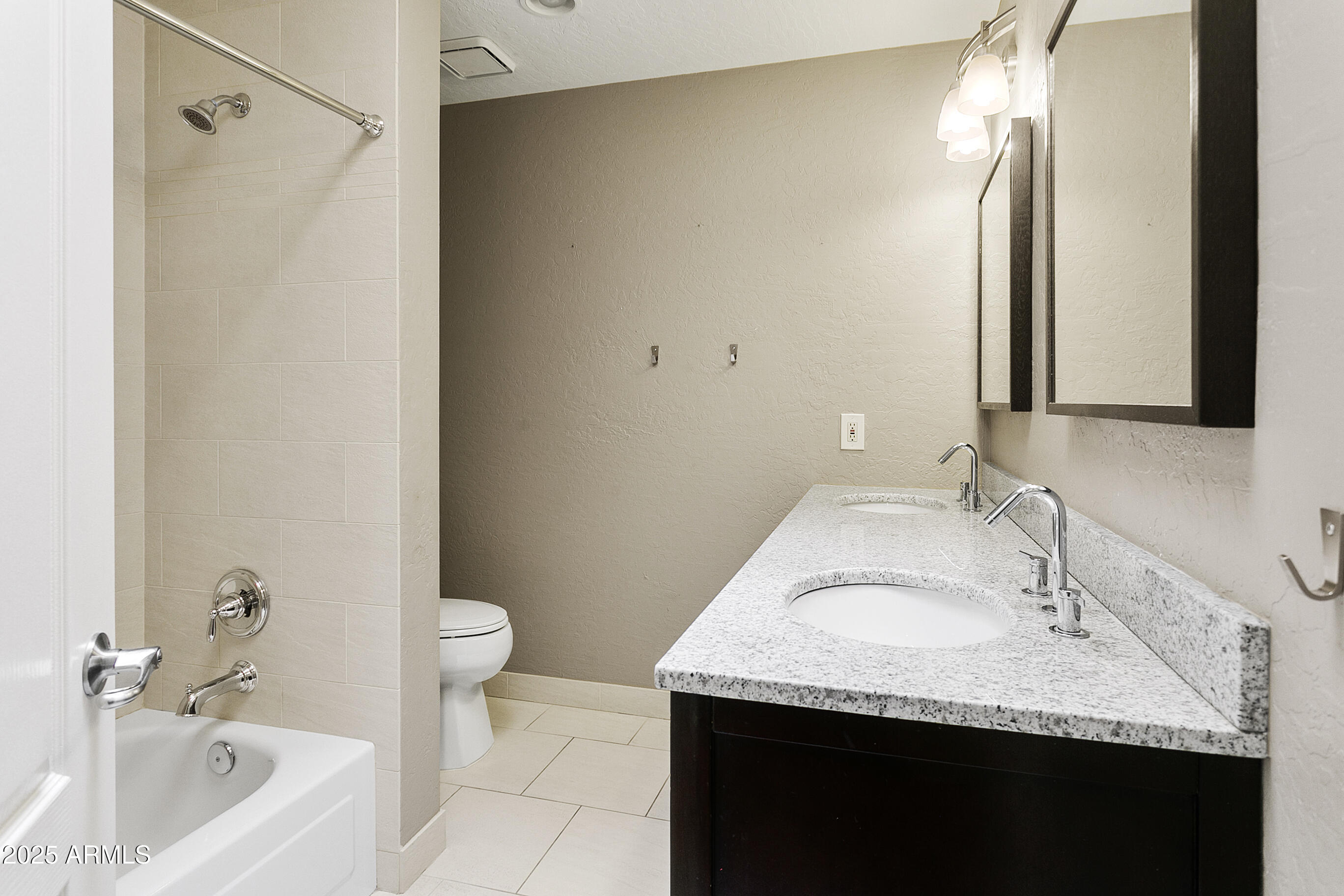 33 W MISSOURI Avenue, 17