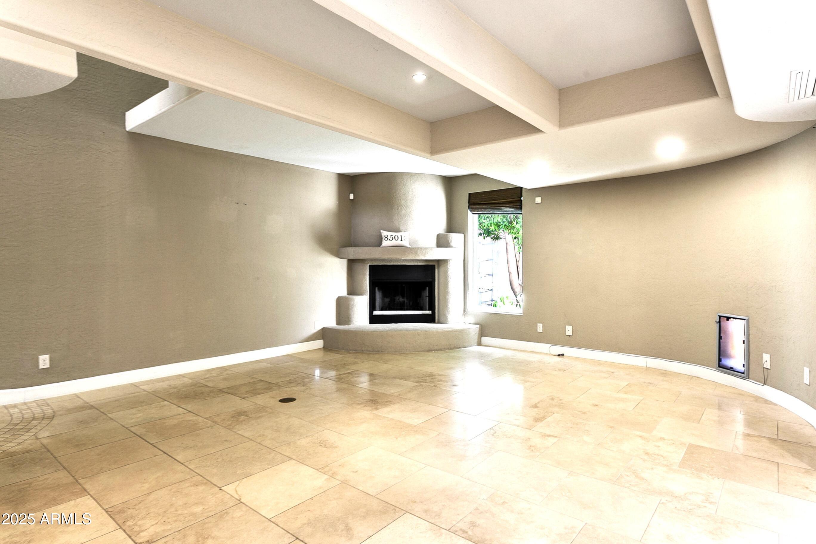 33 W MISSOURI Avenue, 17