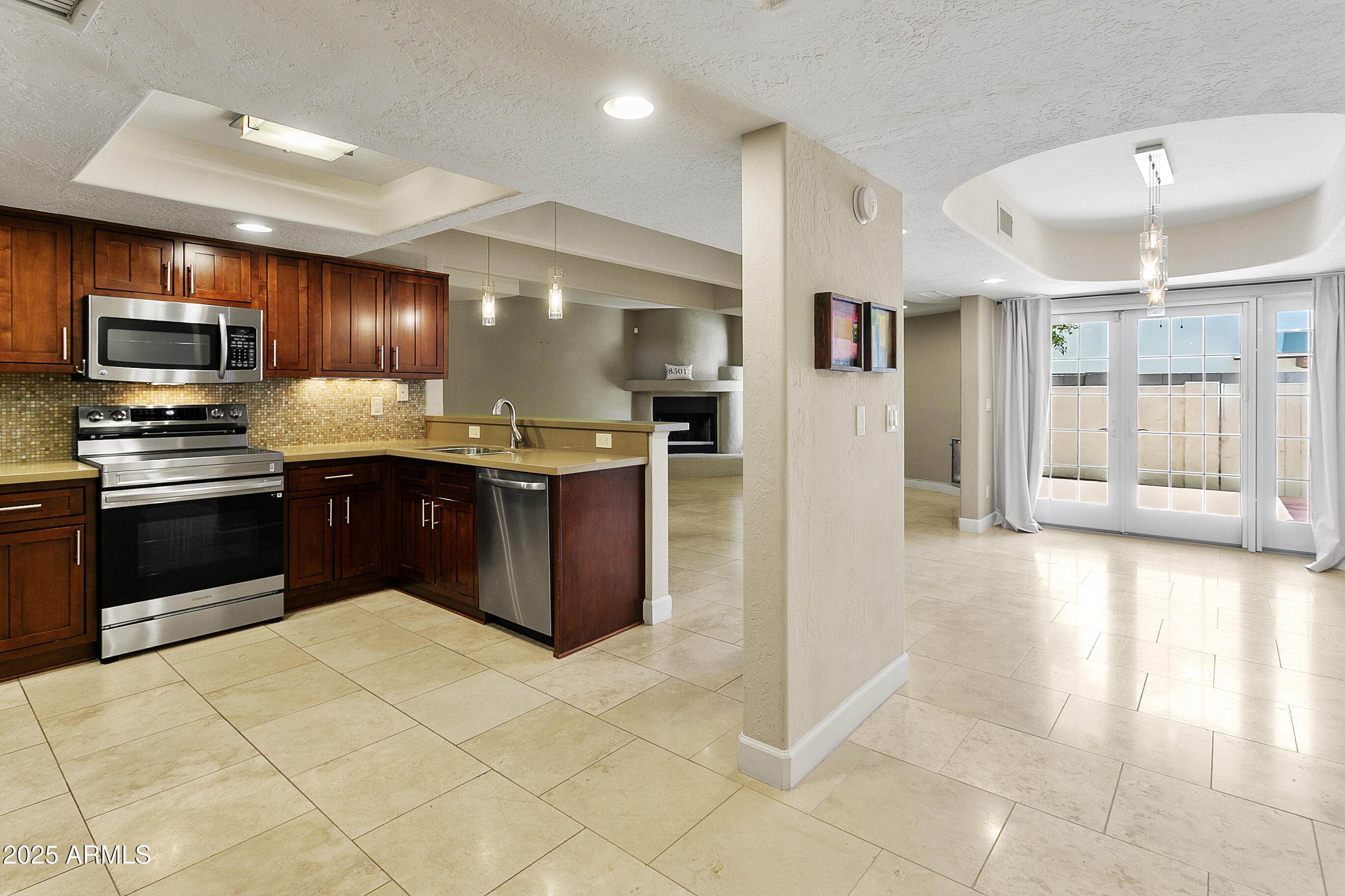 33 W MISSOURI Avenue, 17