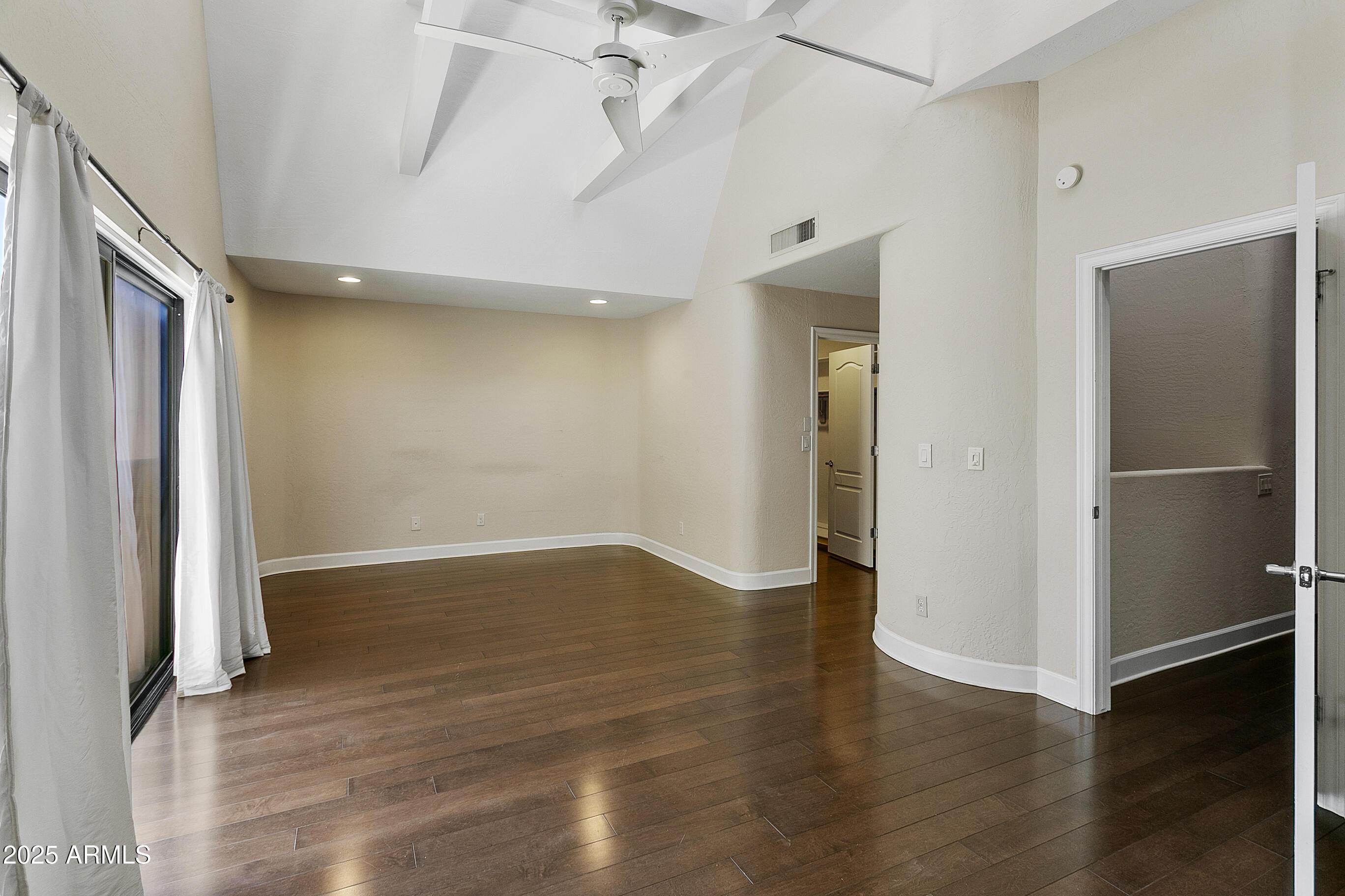 33 W MISSOURI Avenue, 17