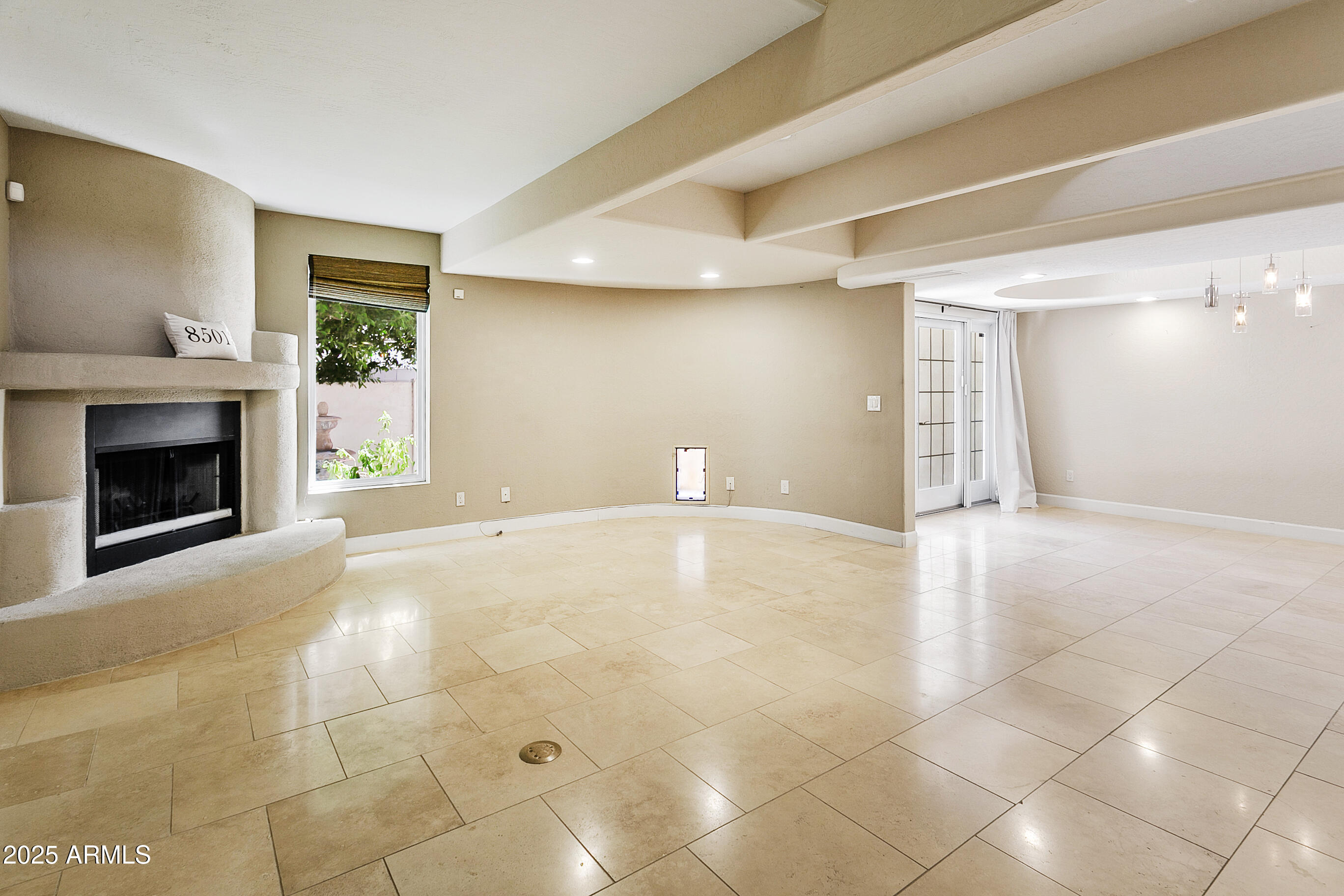 33 W MISSOURI Avenue, 17