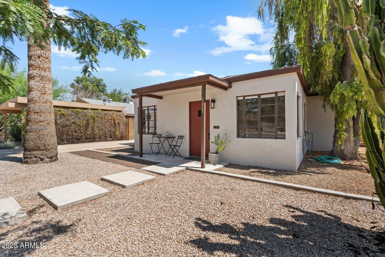 1117 W Glenrosa Avenue