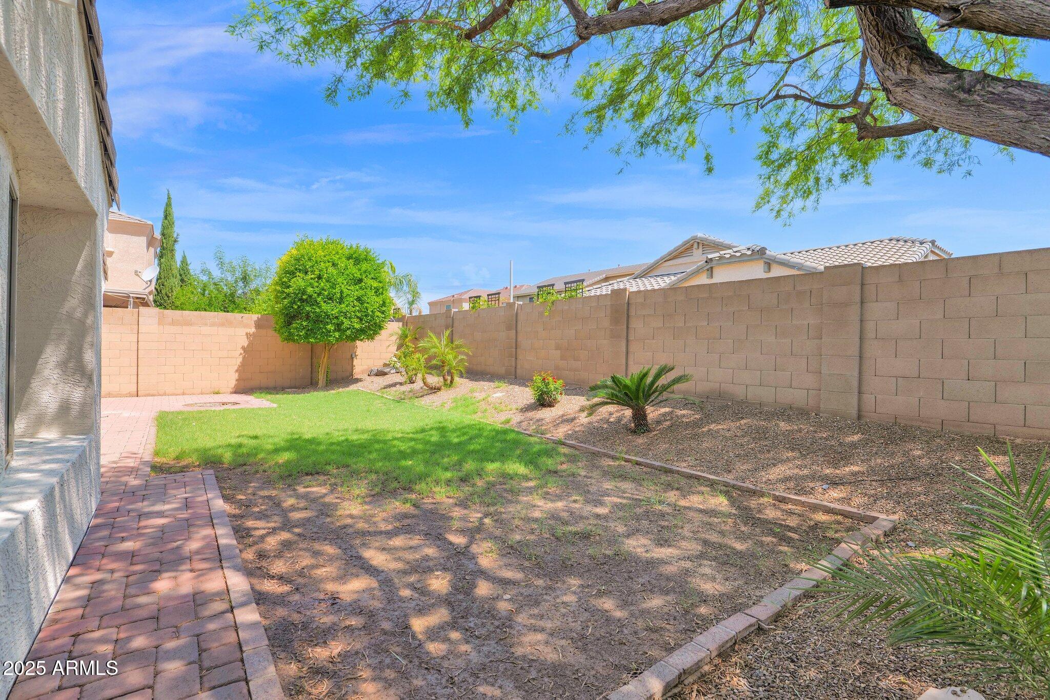 2620 E RUSTLING OAKS Lane