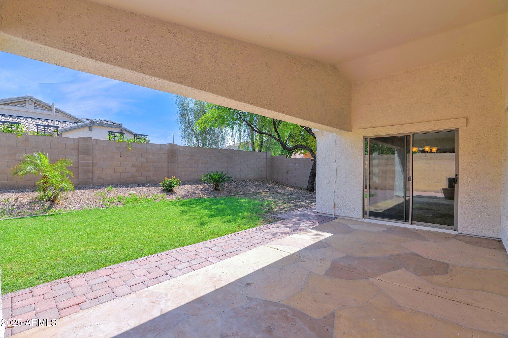 2620 E RUSTLING OAKS Lane
