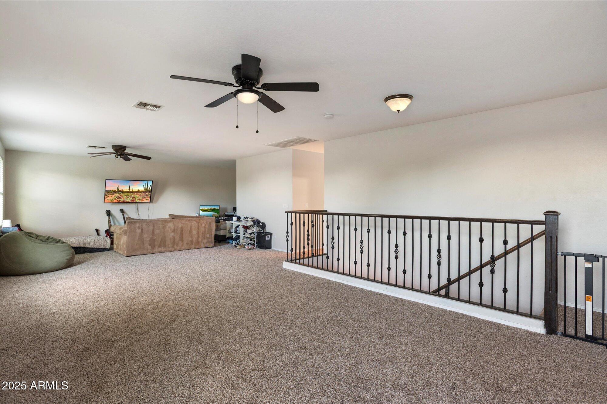 3944 W PARADISE Lane