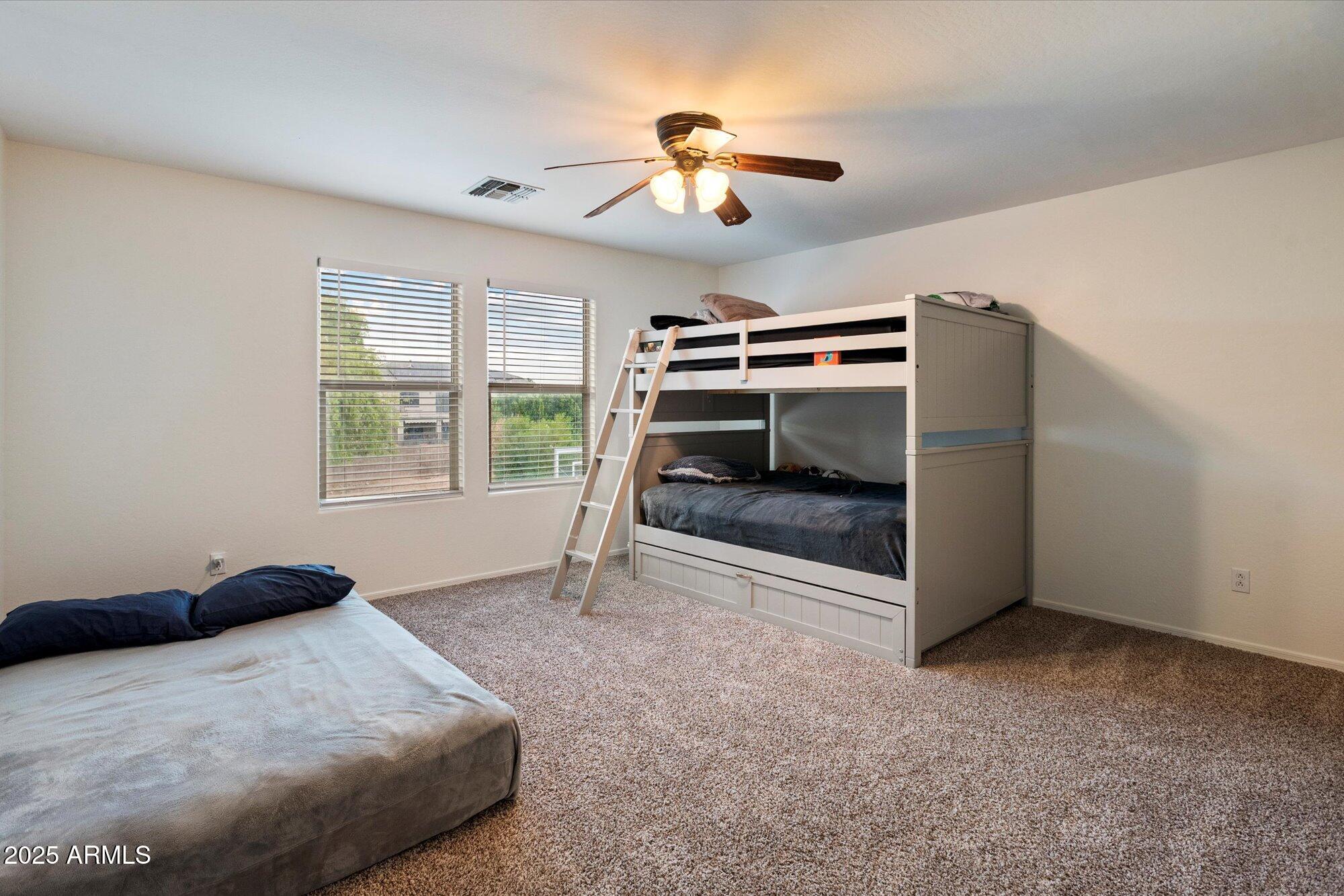 3944 W PARADISE Lane