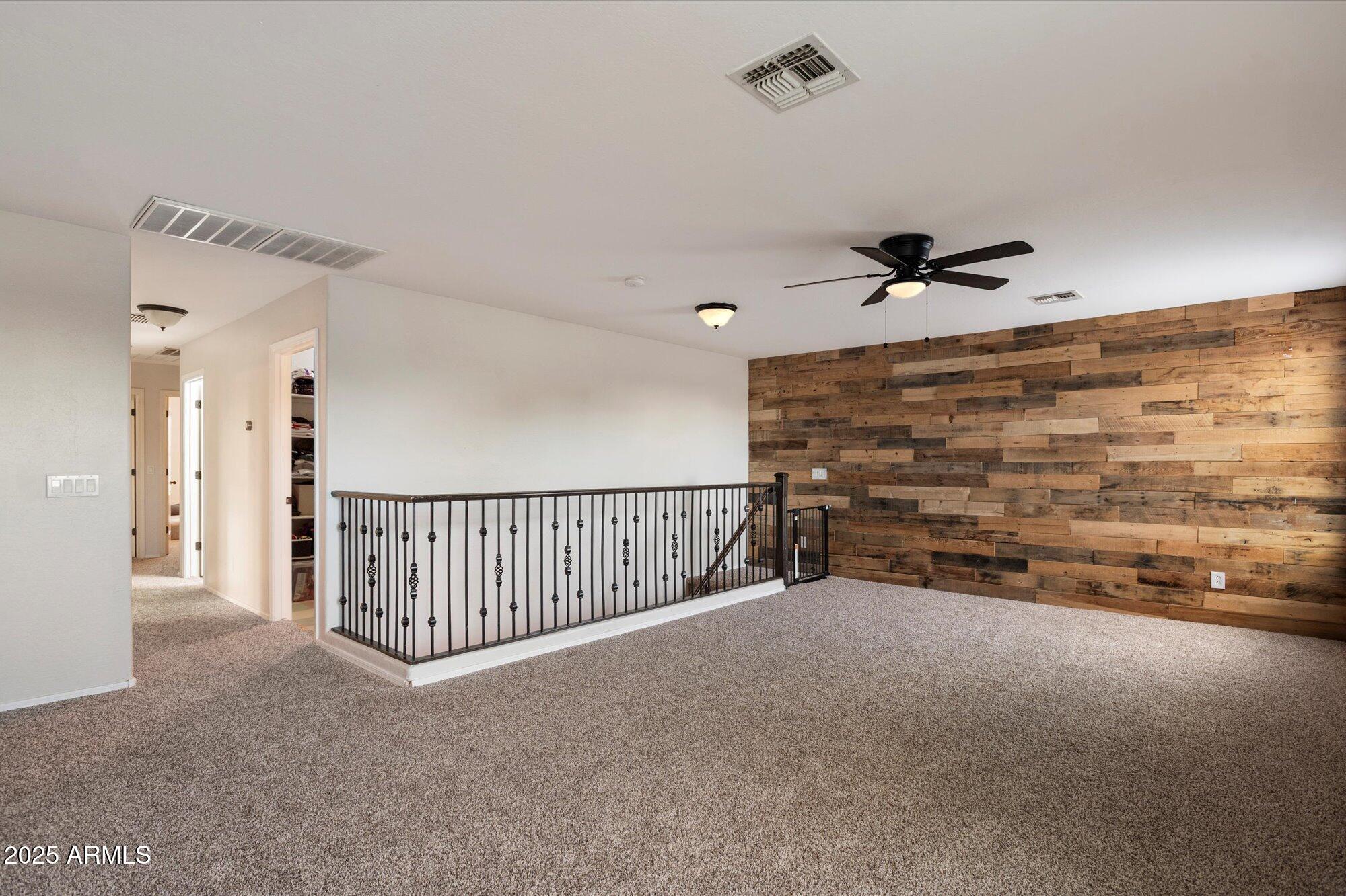3944 W PARADISE Lane