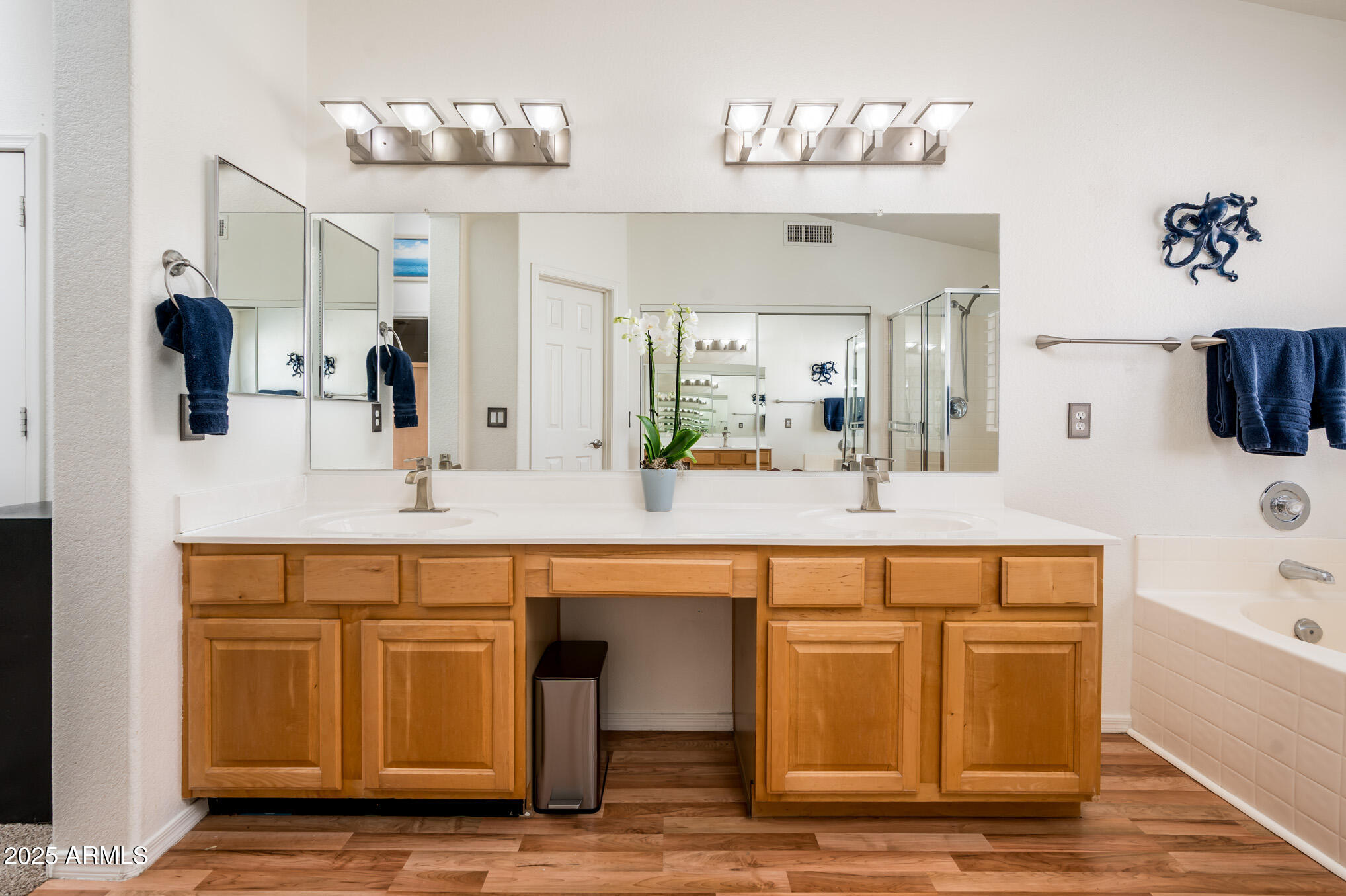 5393 W KERRY Lane