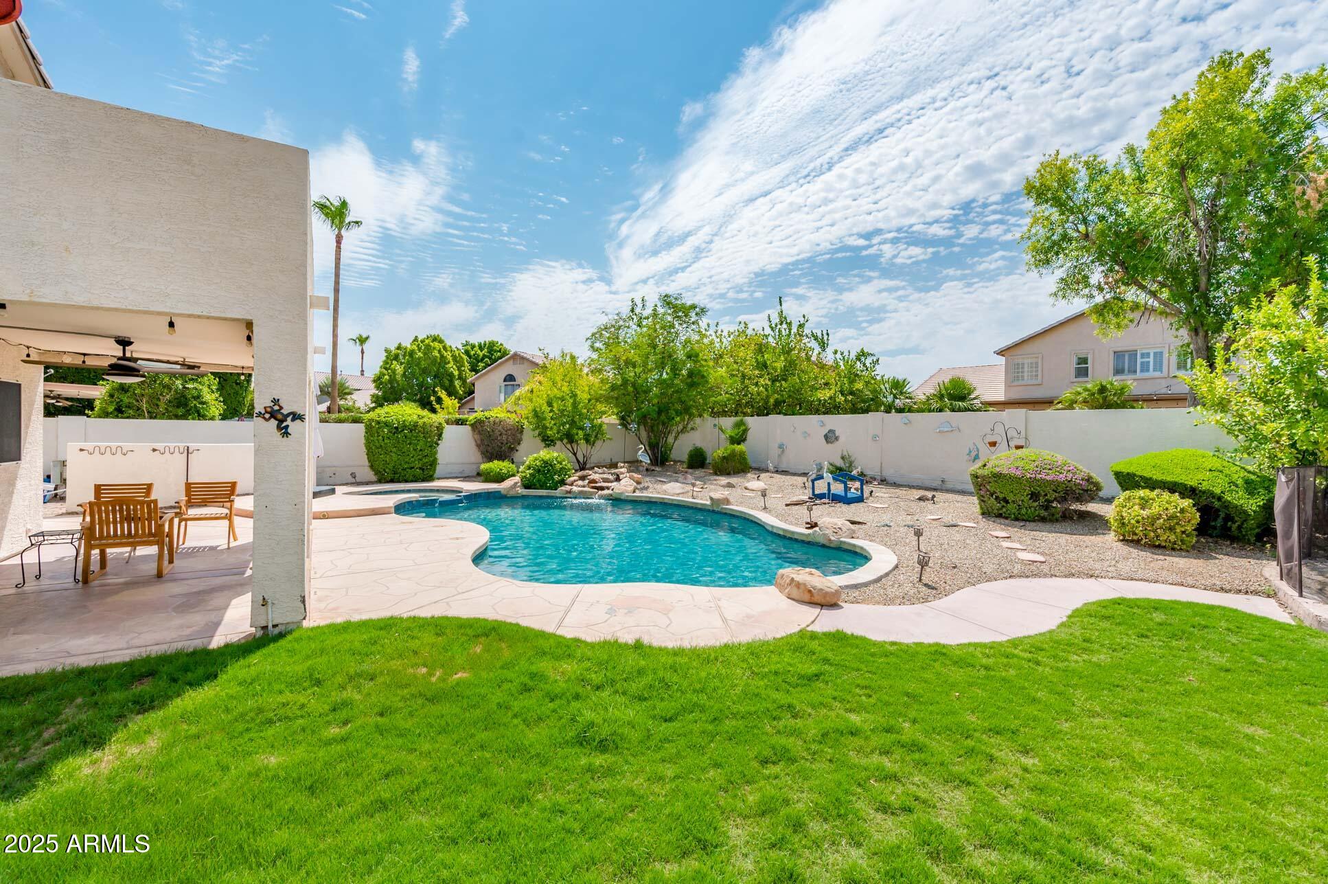 5393 W KERRY Lane