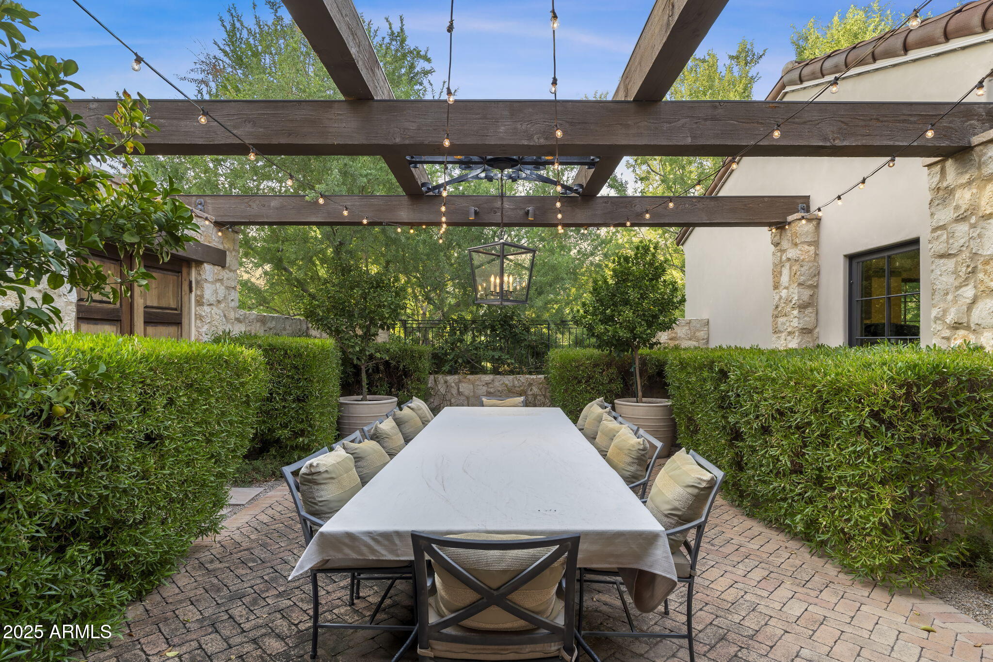 621 W SUNSHINE Place