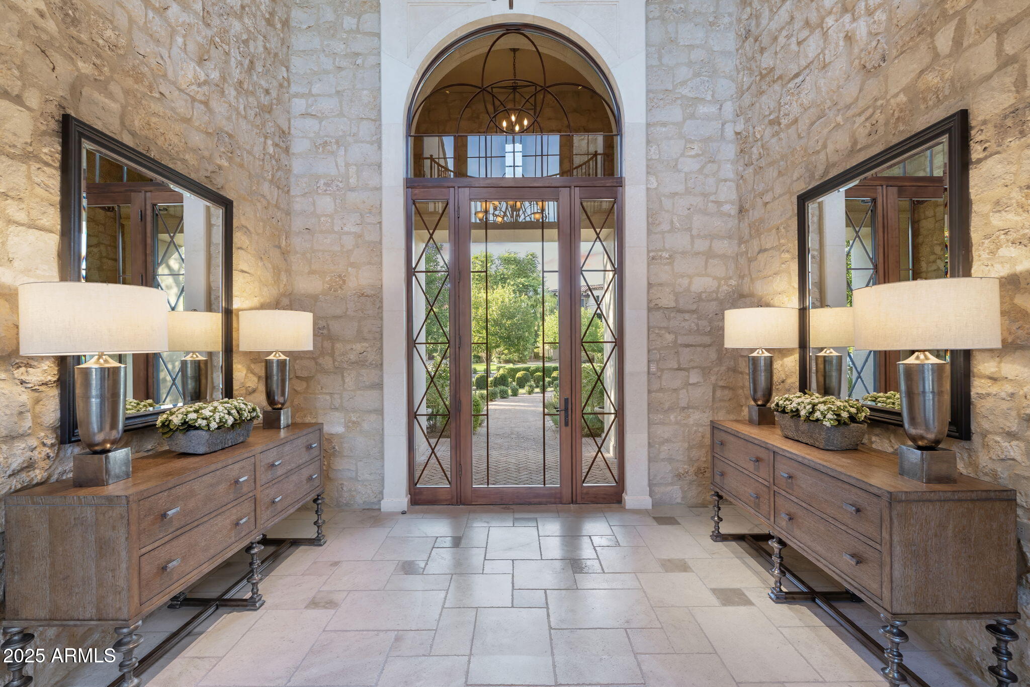 621 W SUNSHINE Place