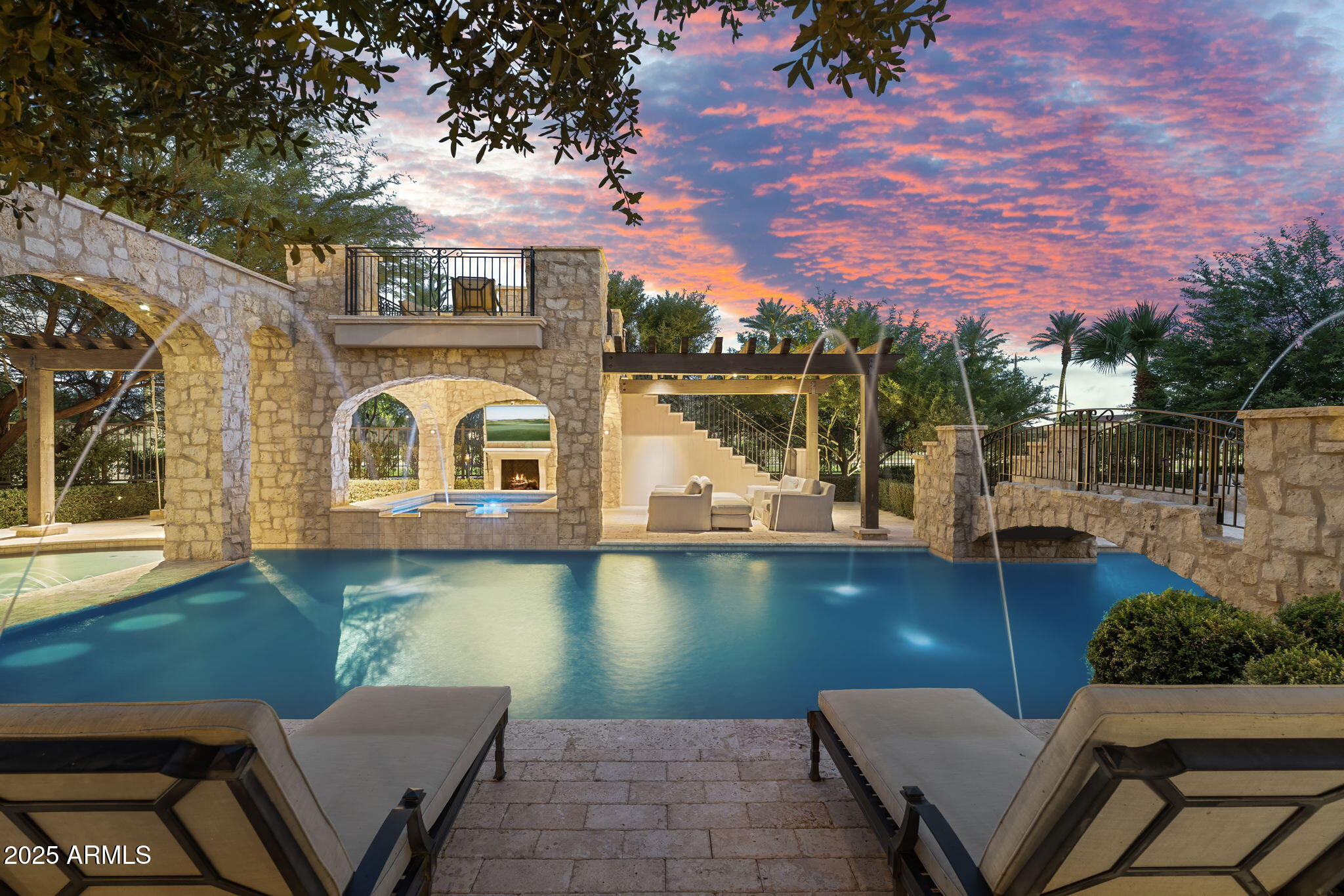 621 W SUNSHINE Place