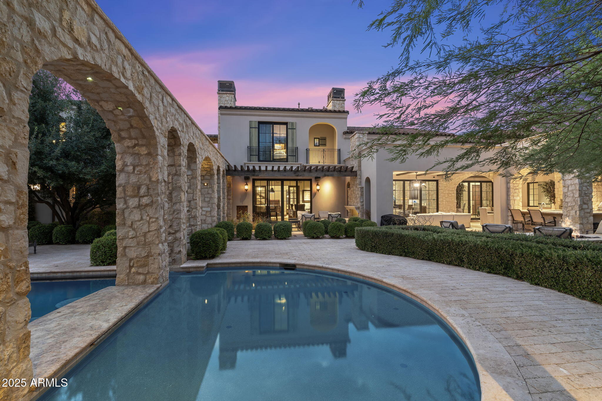 621 W SUNSHINE Place