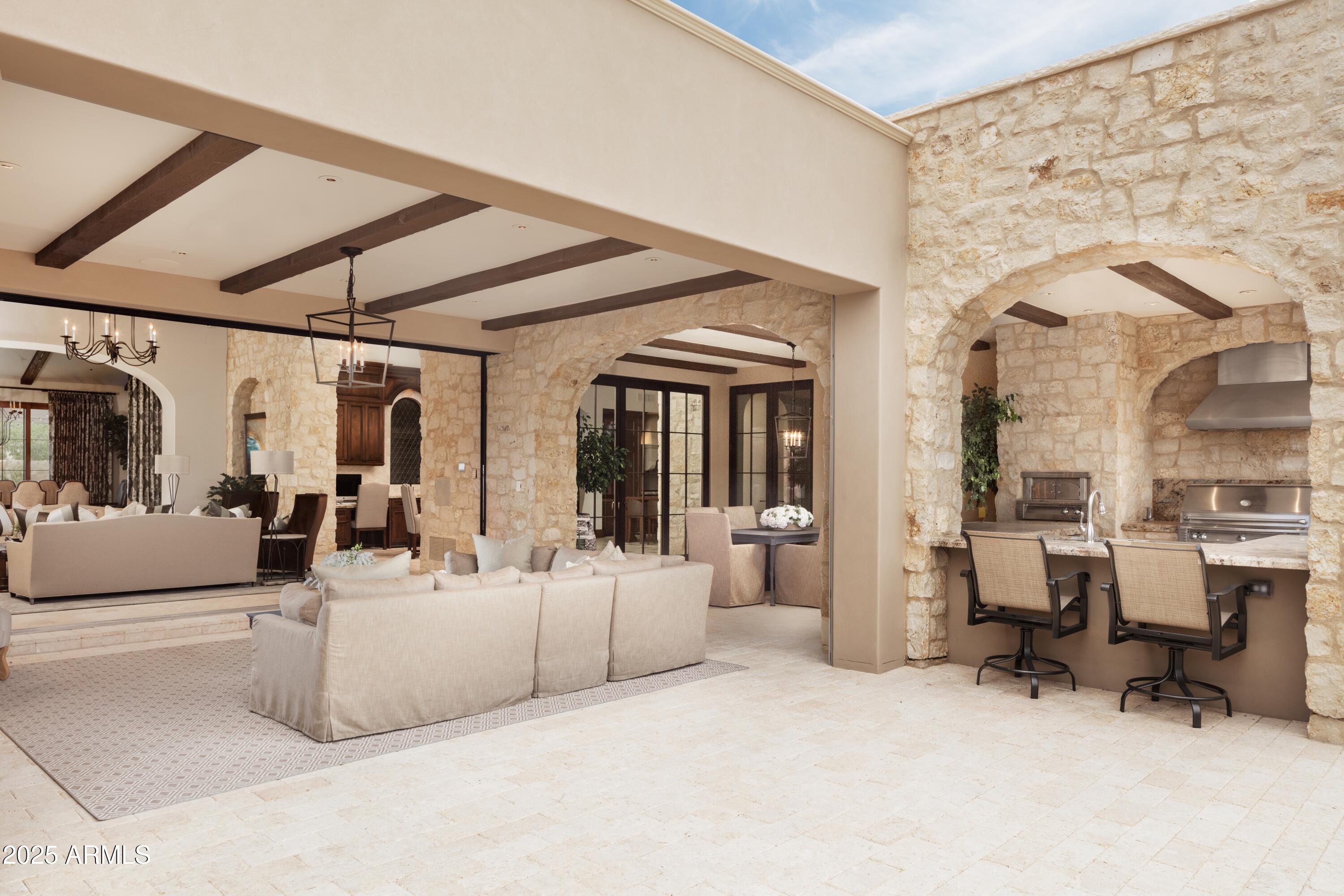 621 W SUNSHINE Place