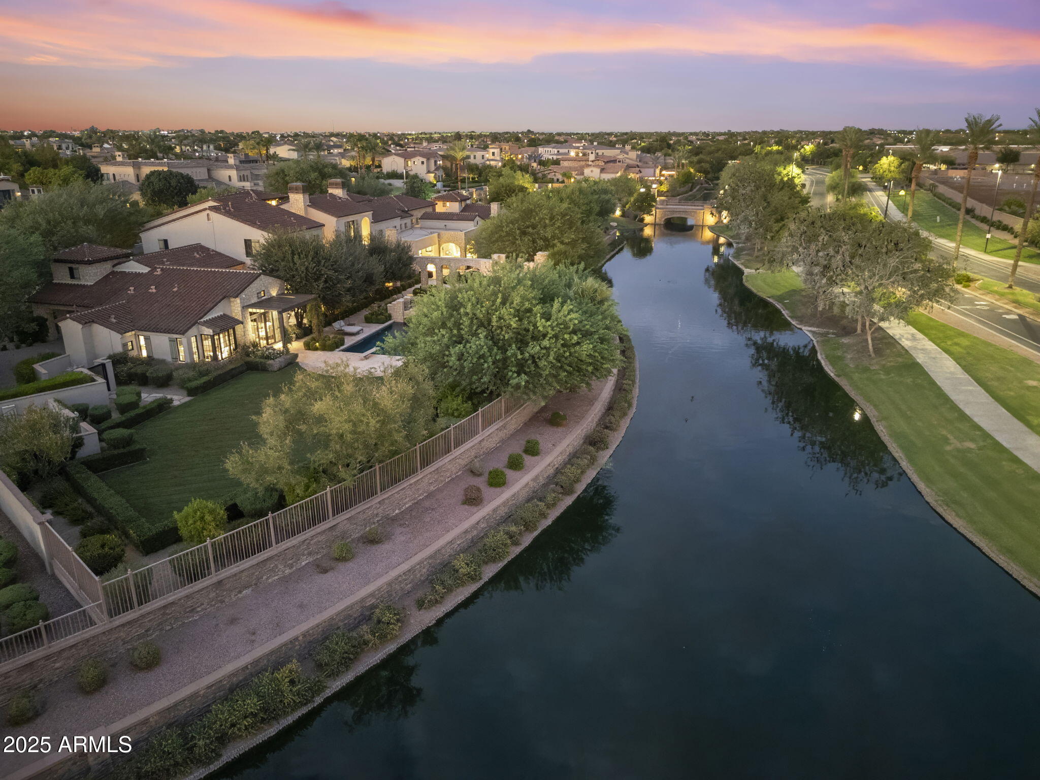 621 W SUNSHINE Place