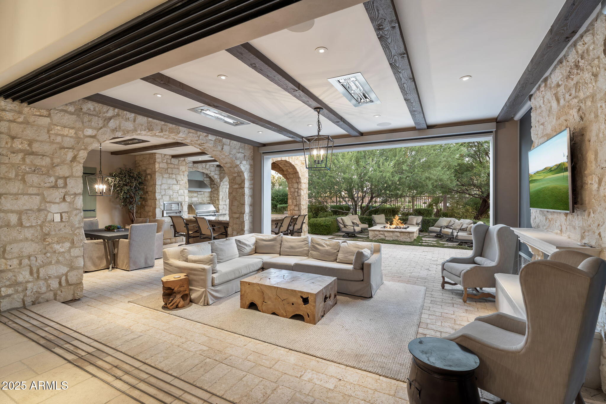 621 W SUNSHINE Place