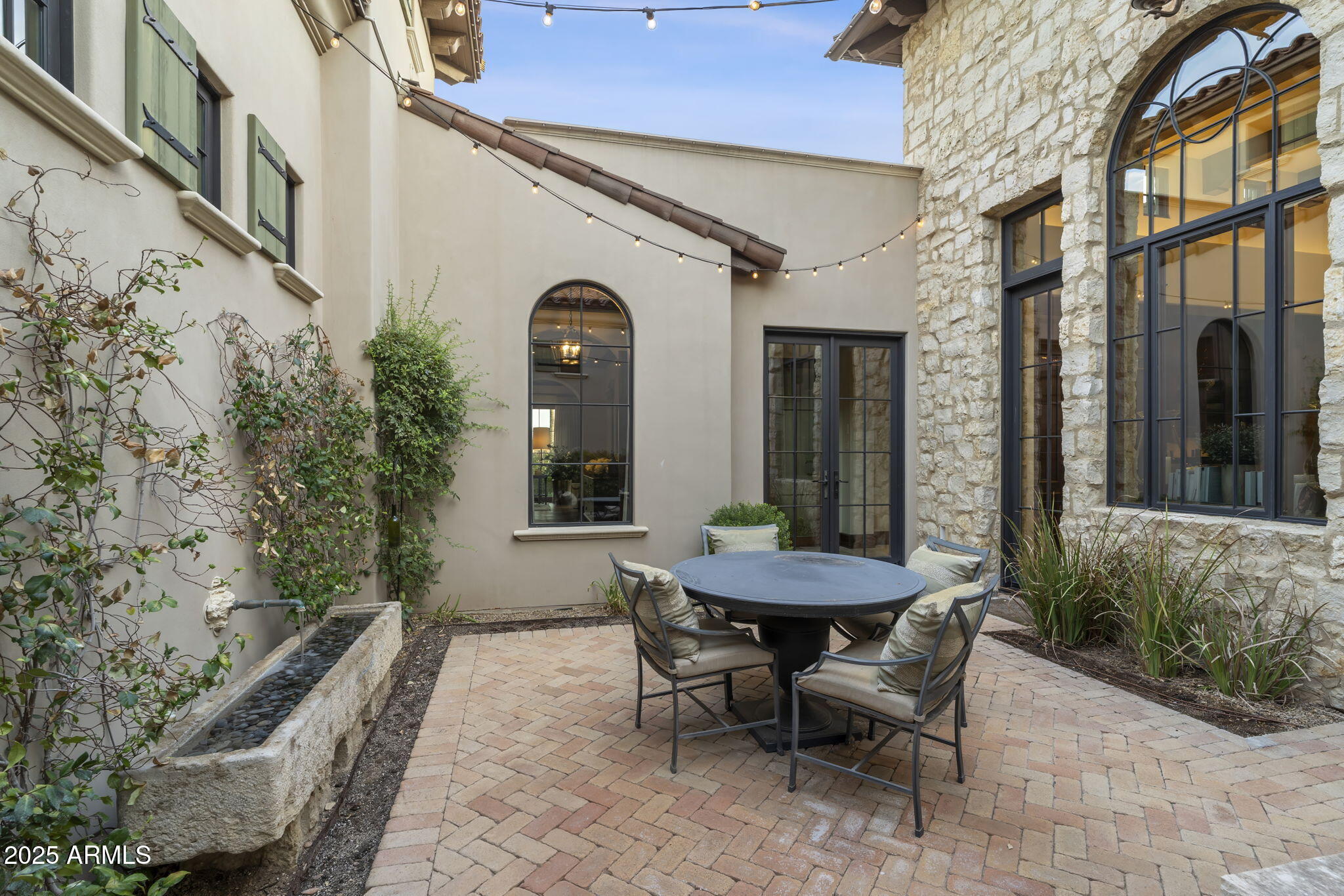 621 W SUNSHINE Place