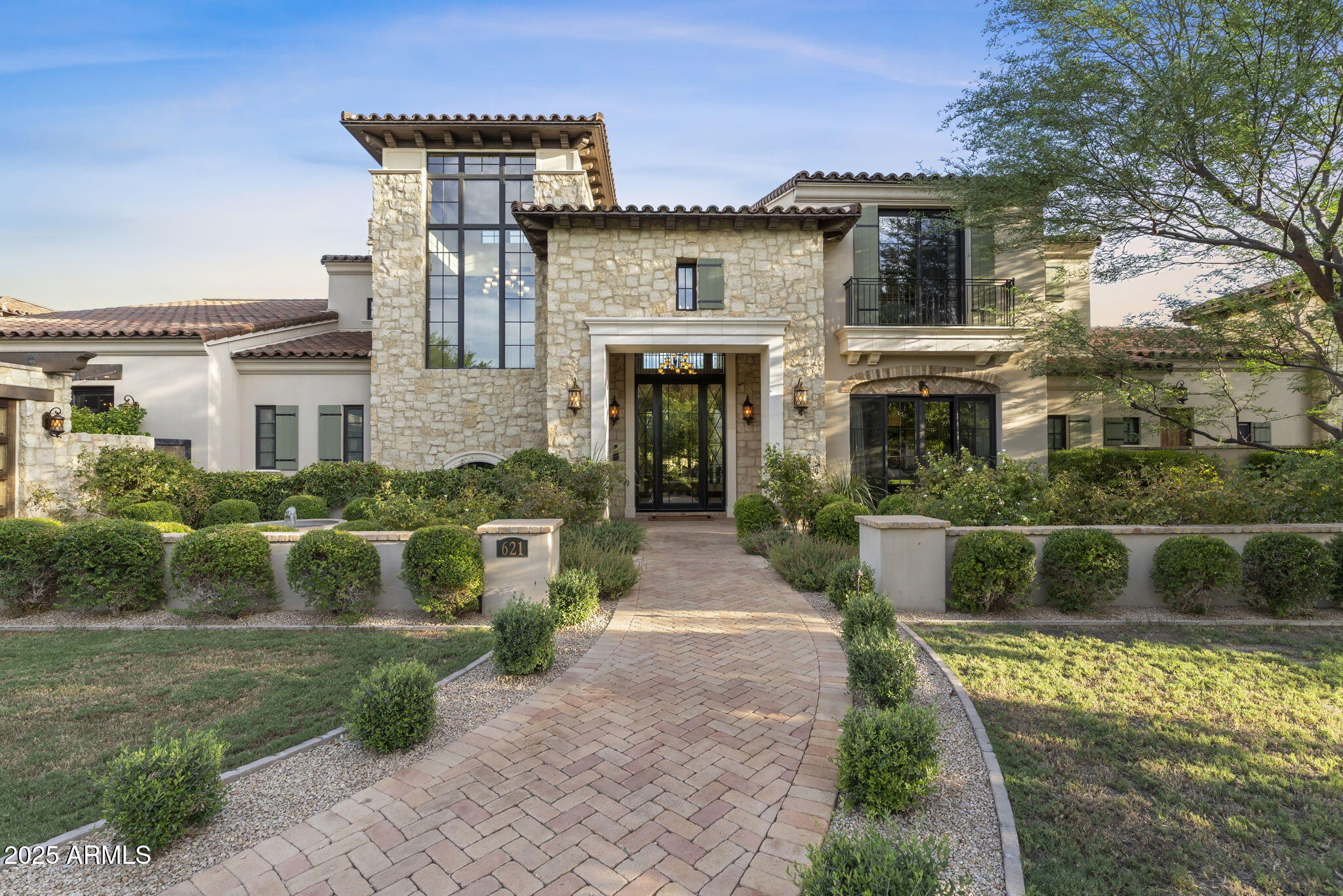 621 W SUNSHINE Place