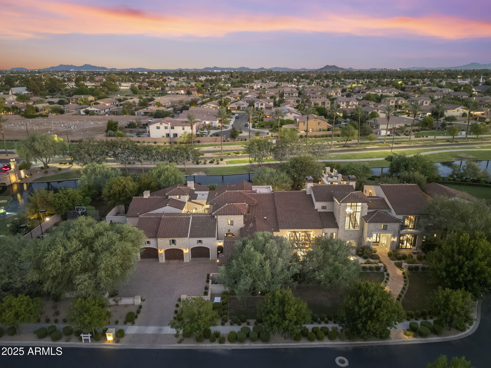 621 W SUNSHINE Place