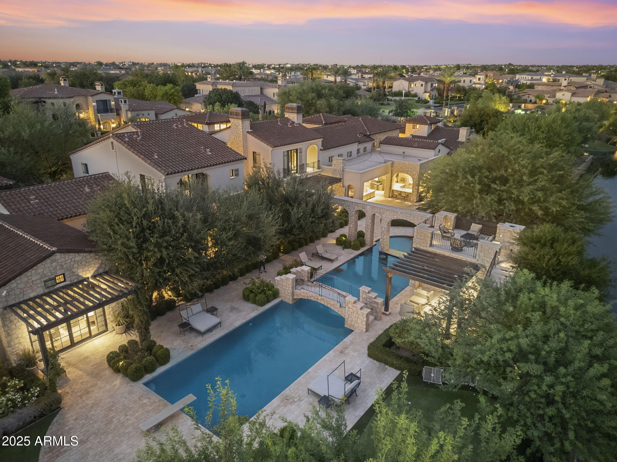 621 W SUNSHINE Place