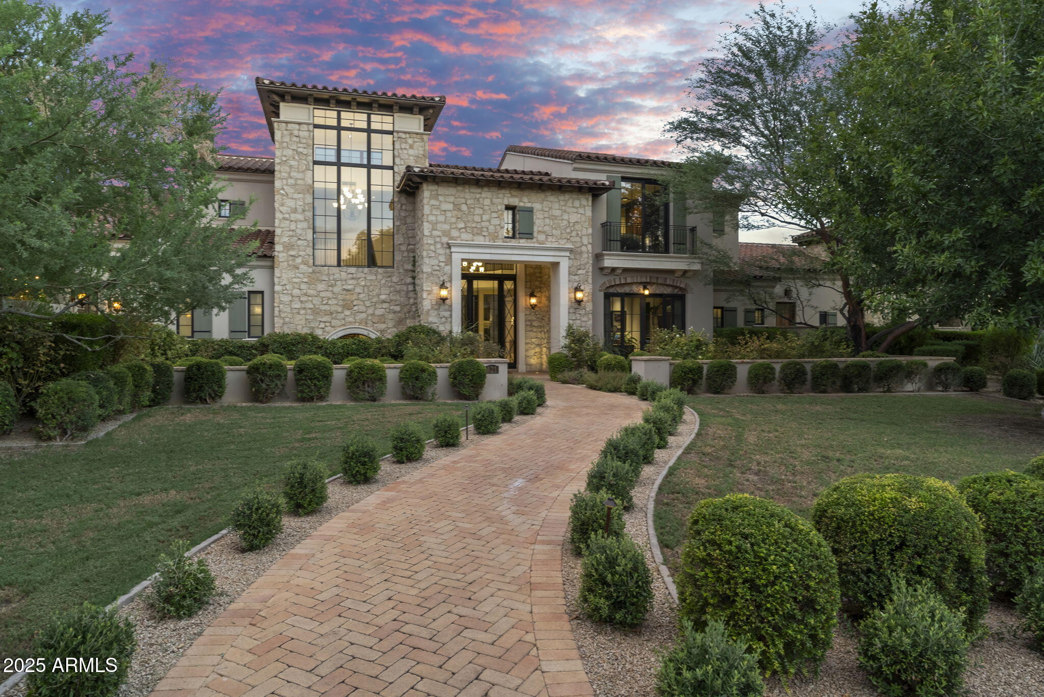 621 W SUNSHINE Place